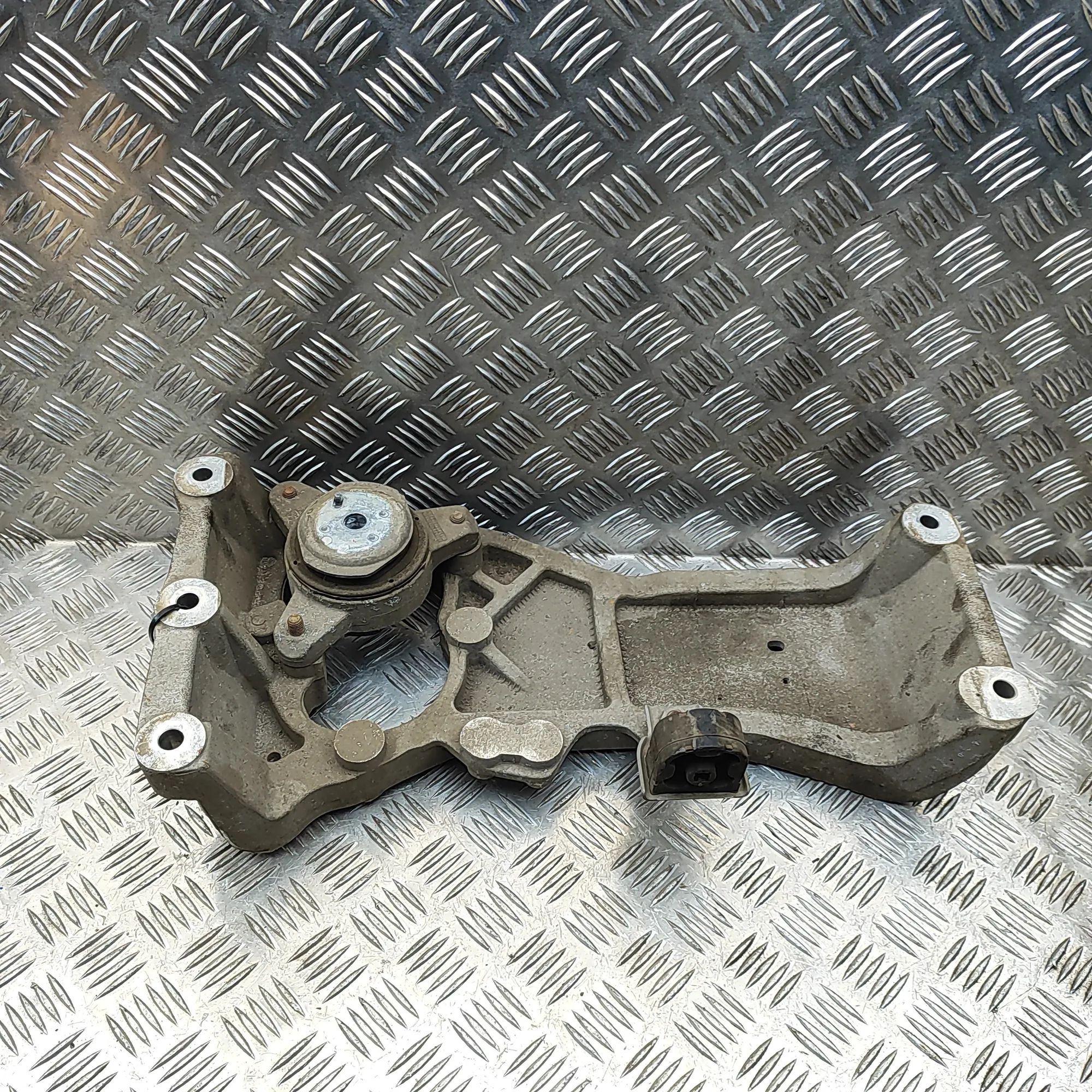 Maserati Levante Gearbox Support Mount Bracket Gearbox Support Mount Bracket — MASERATI LEVANT...