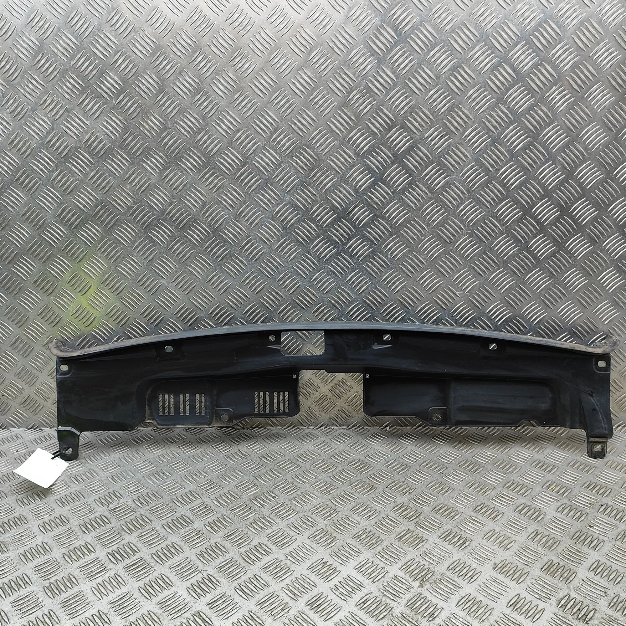 Isuzu  D-Max Slam Panel Frame Plastic Trim Slam Panel Frame Plastic Trim — ISUZU D-MAX (II...