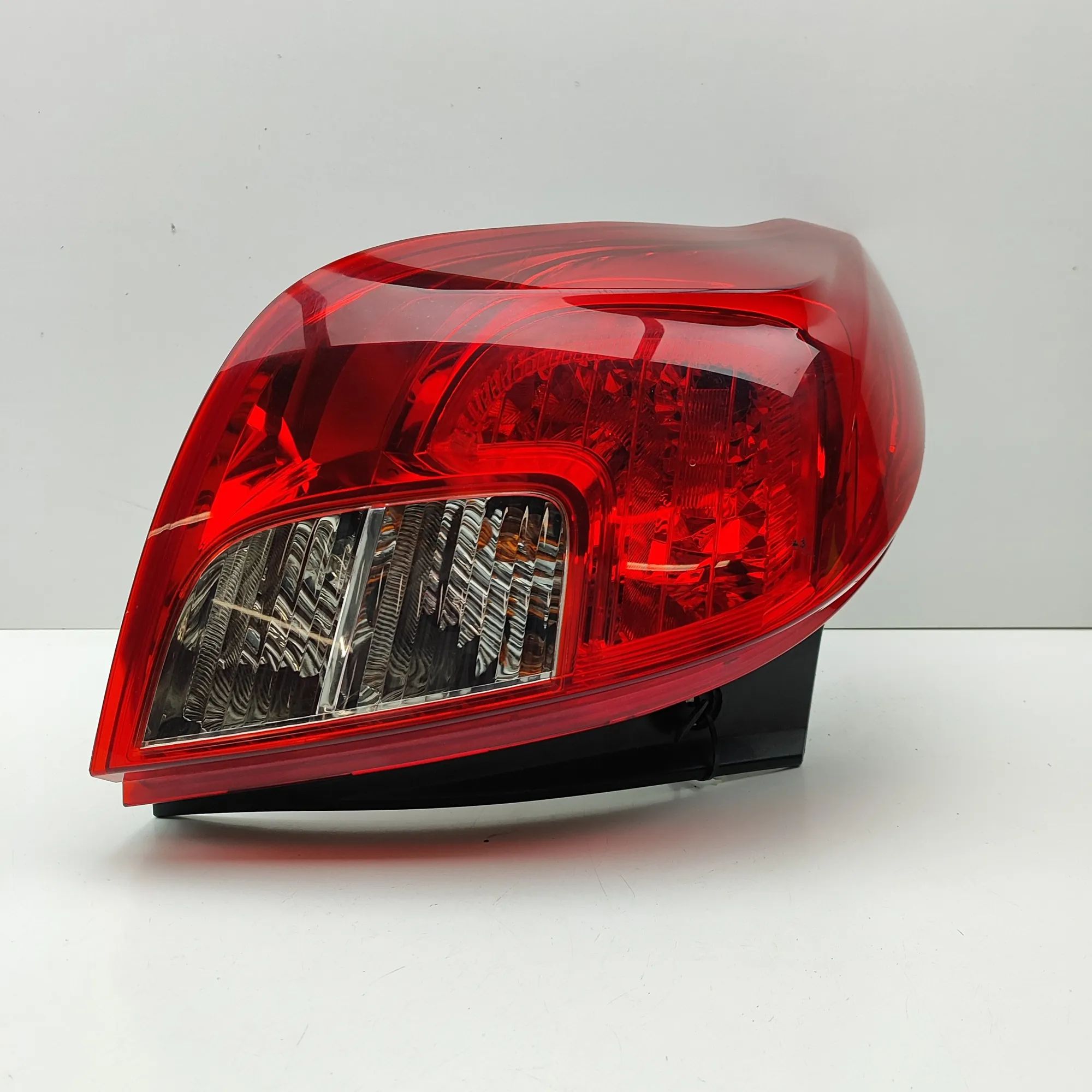 Opel Mokka (A) Rear Left Tail Light Rear Left Tail Light — OPEL MOKKA (MOKKA X) (20...