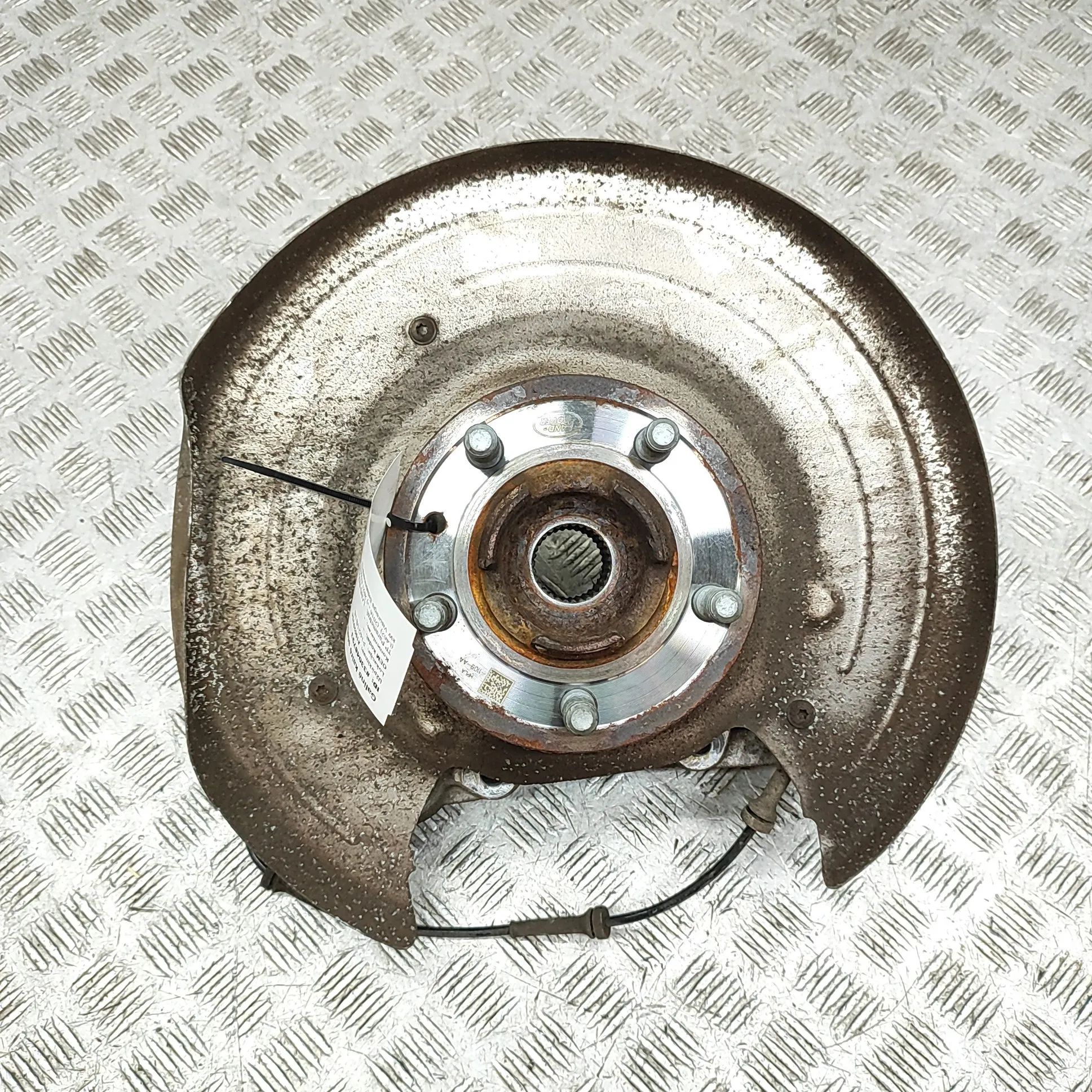 Land Rover Discovery Rear Left Wheel Hub Spindle Rear Left Wheel Hub Spindle — LAND ROVER DISCOV...