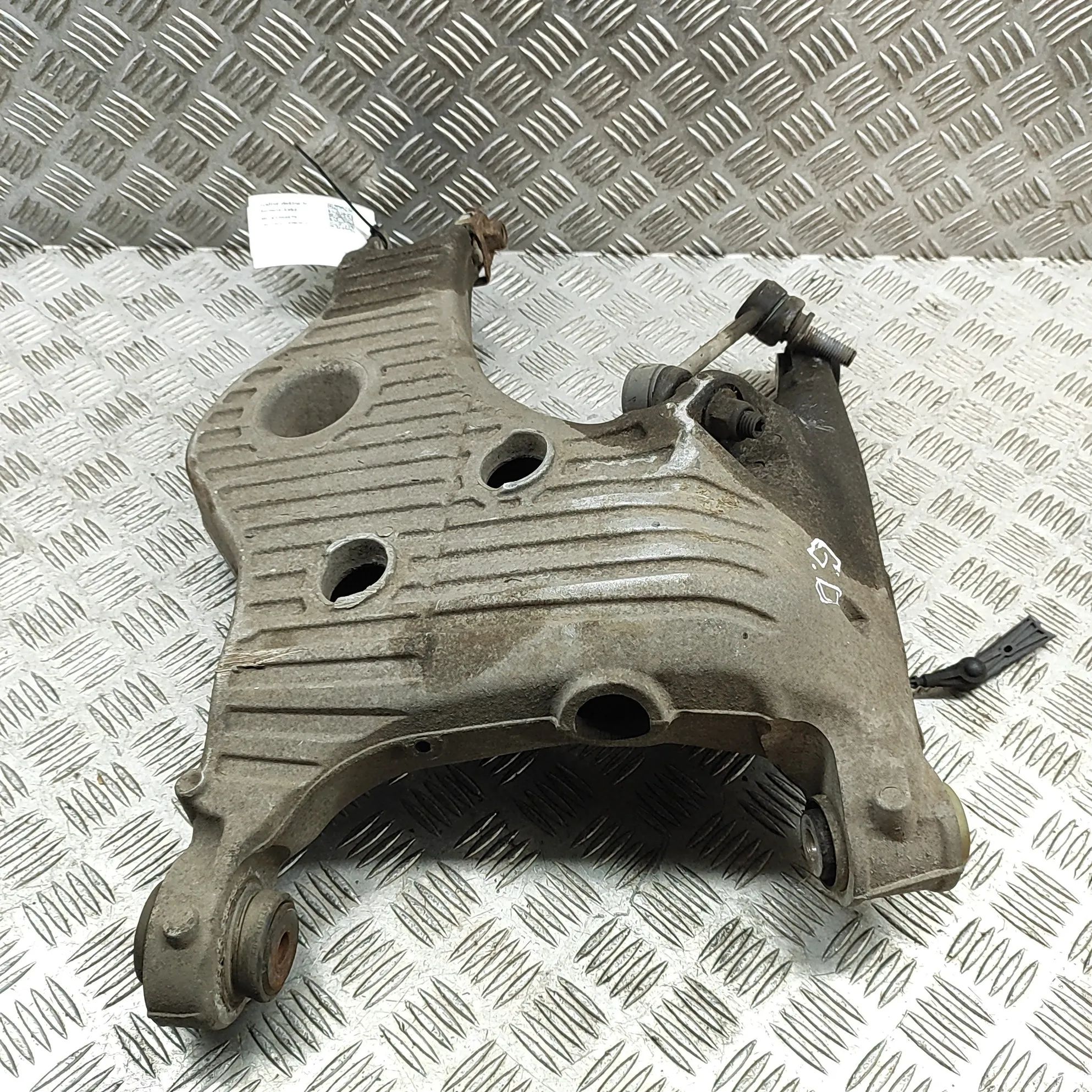 Land Rover Discovery Rear Right Lower Control Arm Rear Right Lower Control Arm — LAND ROVER DISCO...