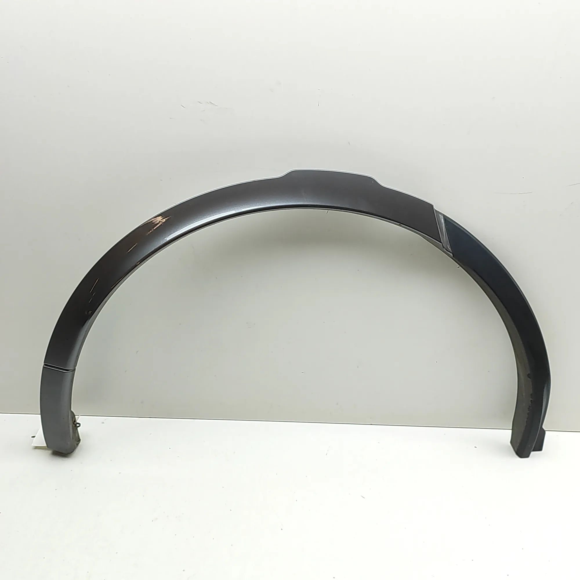 Land Rover Discovery Sport Wheel arch trim — rear right Wheel arch trim — rear right — LAND ROVER DISCO...