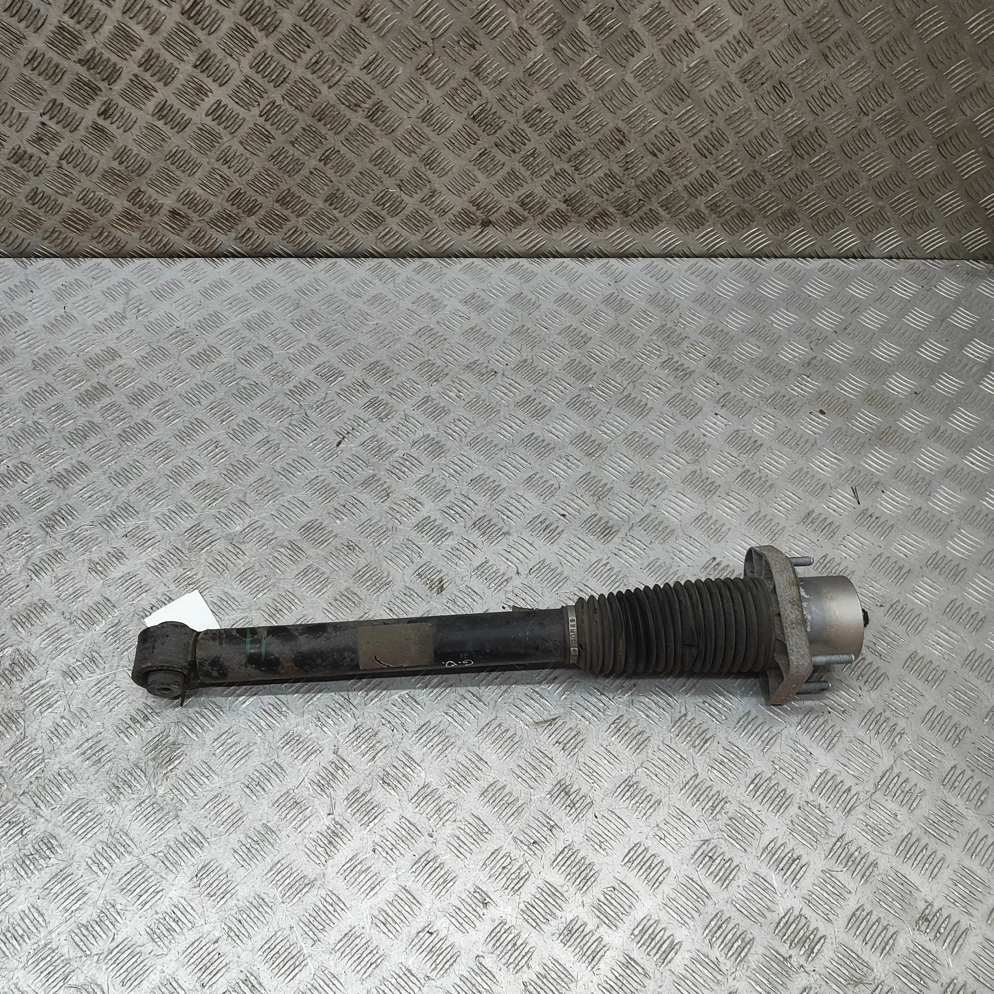 Land Rover Range Rover Sport (L494) Shock absorber — rear right Shock absorber — rear right — LAND ROVER RANGE ...