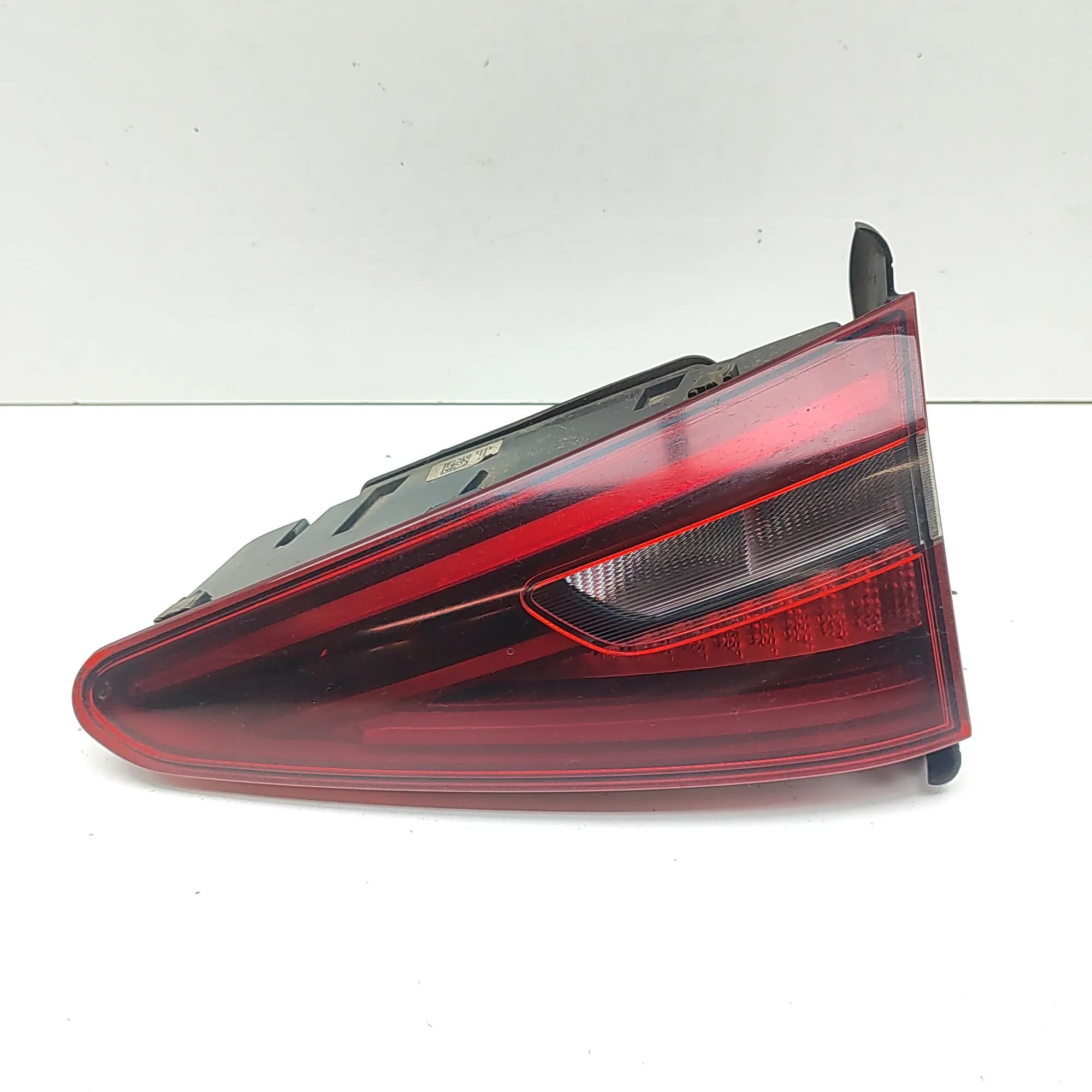 Alfa-Romeo Stelvio Right Side Tailgate Tail Light Right Side Tailgate Tail Light — ALFA ROMEO STE...