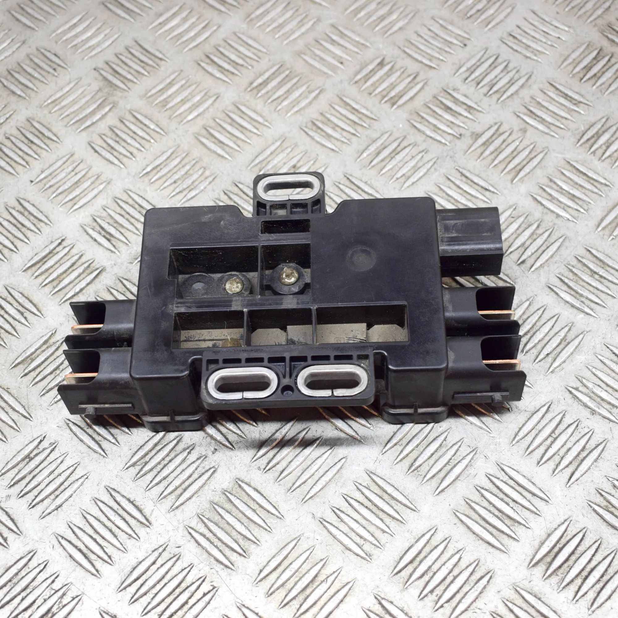Land Rover Discovery Power Distribution Unit Power distribution unit — LAND ROVER DISCOVERY ...