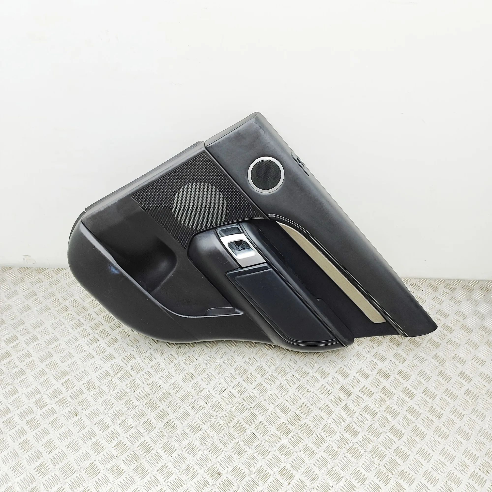 Land Rover Discovery Rear Left Door Panel Rear Left Door Panel — LAND ROVER DISCOVERY (V ...