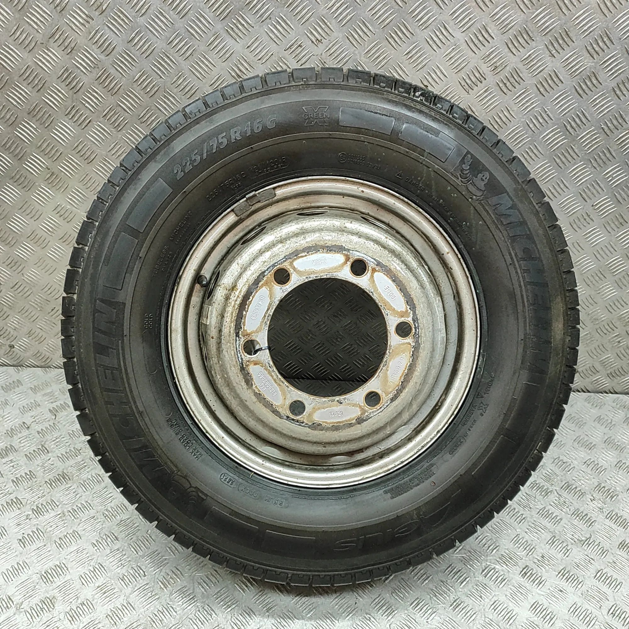 Iveco Daily Alloy Wheel Alloy wheel — IVECO DAILY (VI Flatbed) (2014-.....