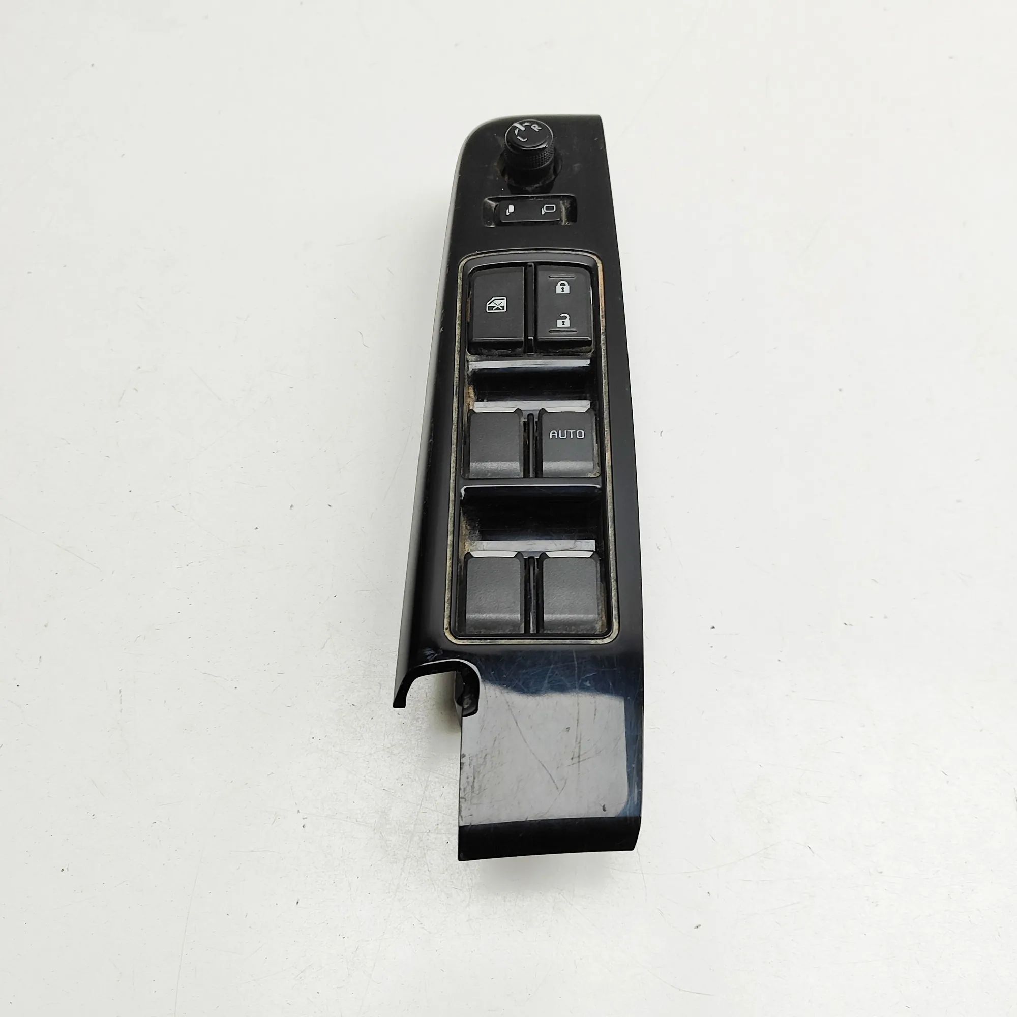 Isuzu  D-Max Door window switch — front right Door window switch — front right — ISUZU D-MAX ...
