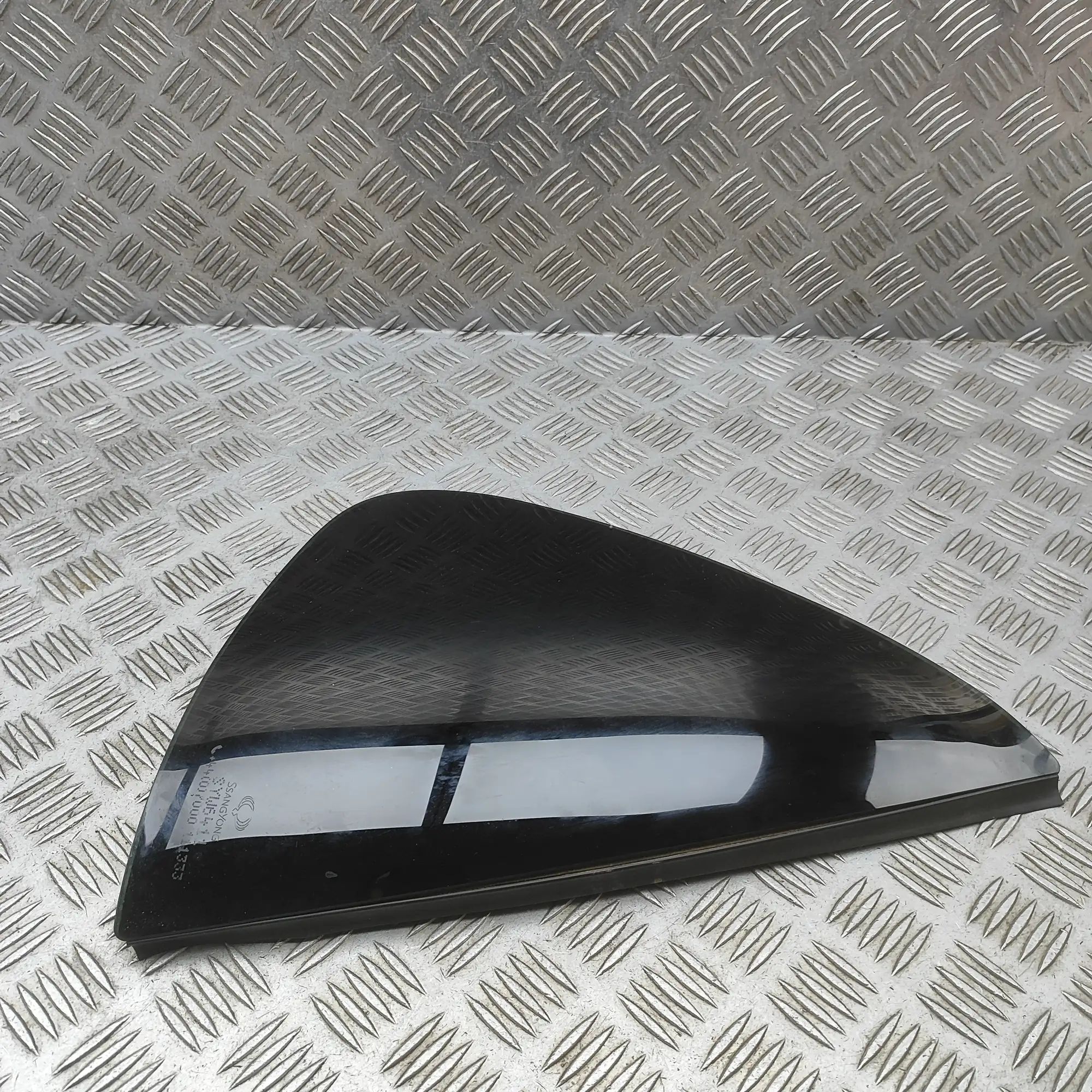 Ssangyong Rexton Rear Left Quarter Window Rear Left Quarter Window — SSANGYONG REXTON (W)...