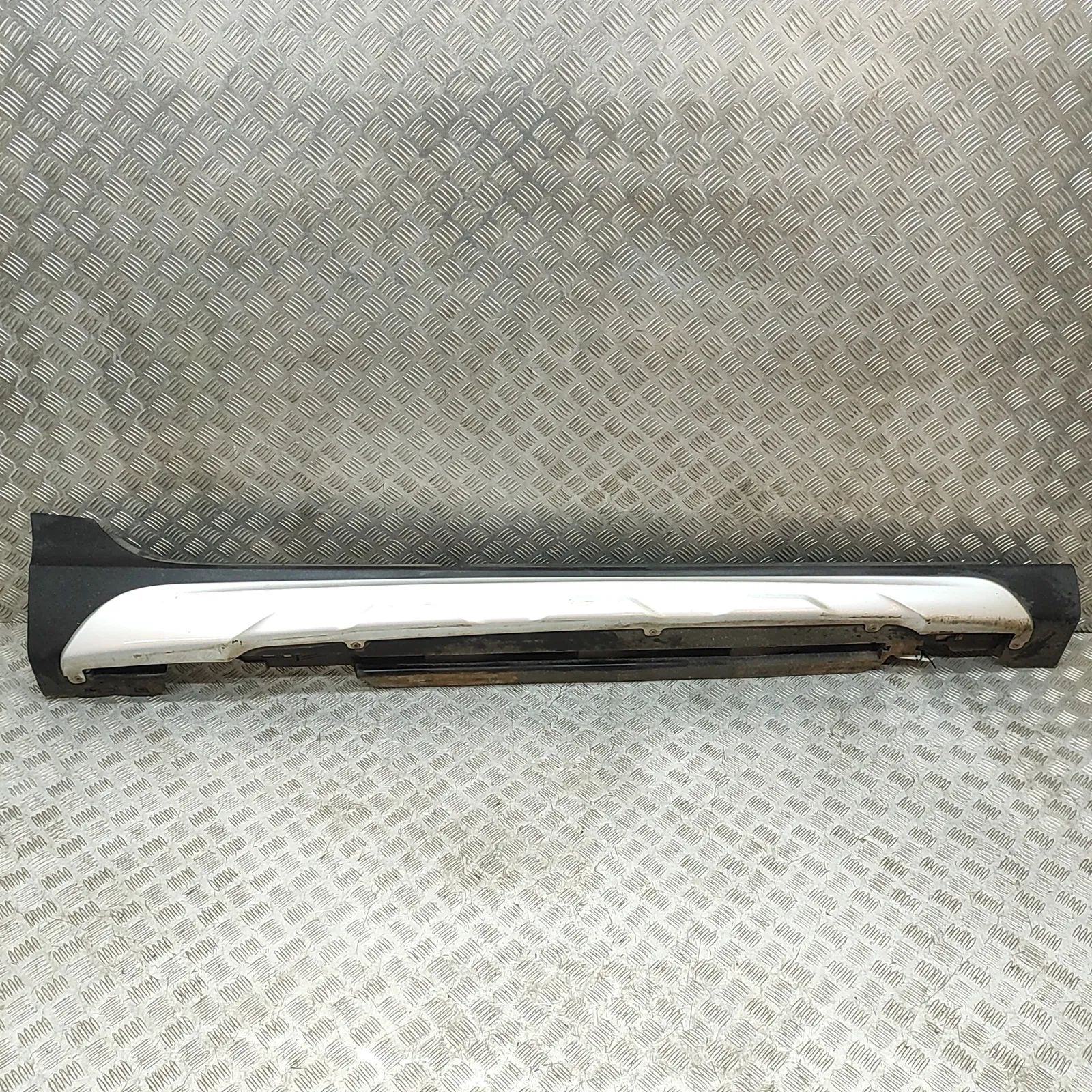 Volvo V40 Right Side Plastic Sideskirt Cover Right Side Plastic Sideskirt Cover — VOLVO V40 ...