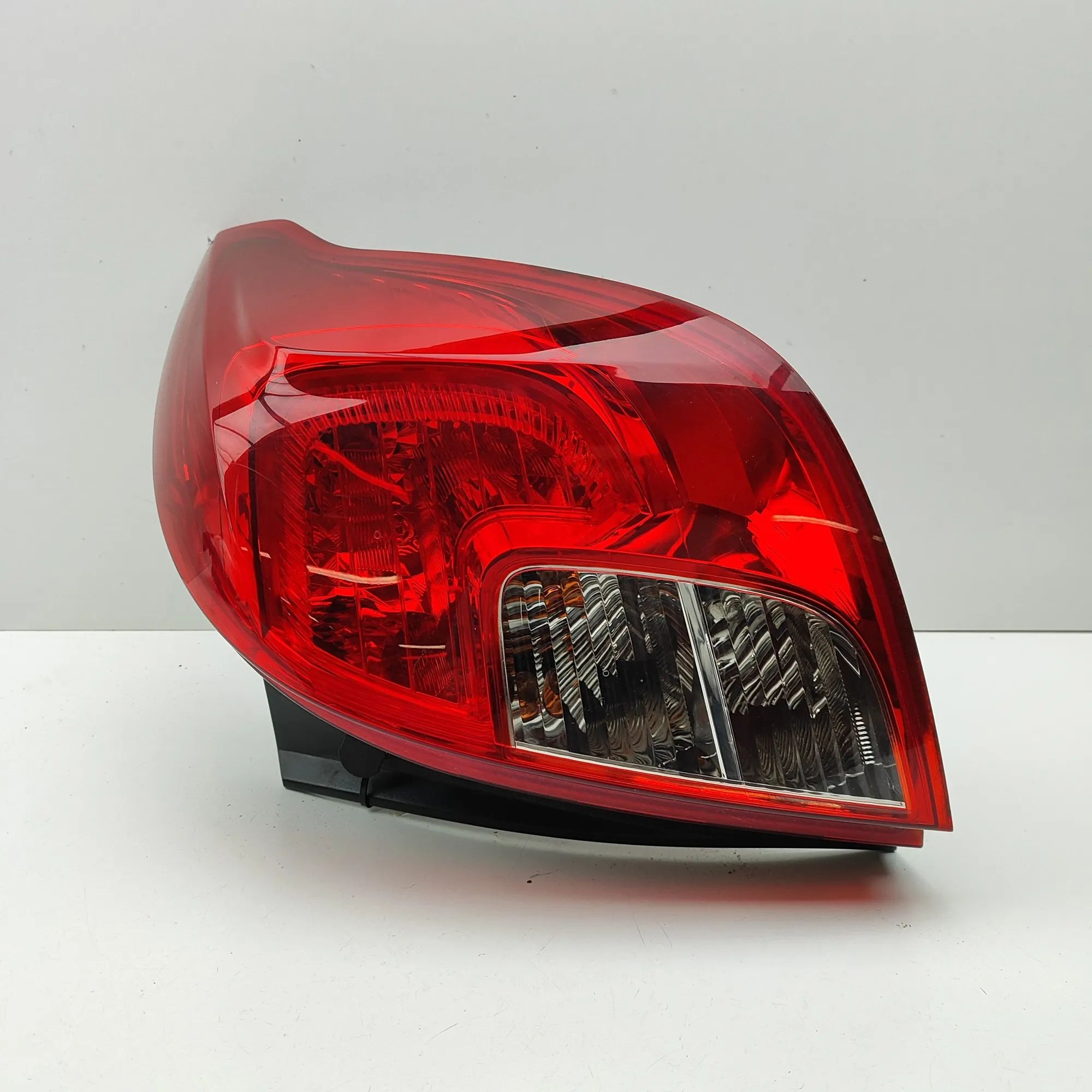 Opel Mokka (A) Rear Right Tail Light Rear Right Tail Light — OPEL MOKKA (MOKKA X) (2...