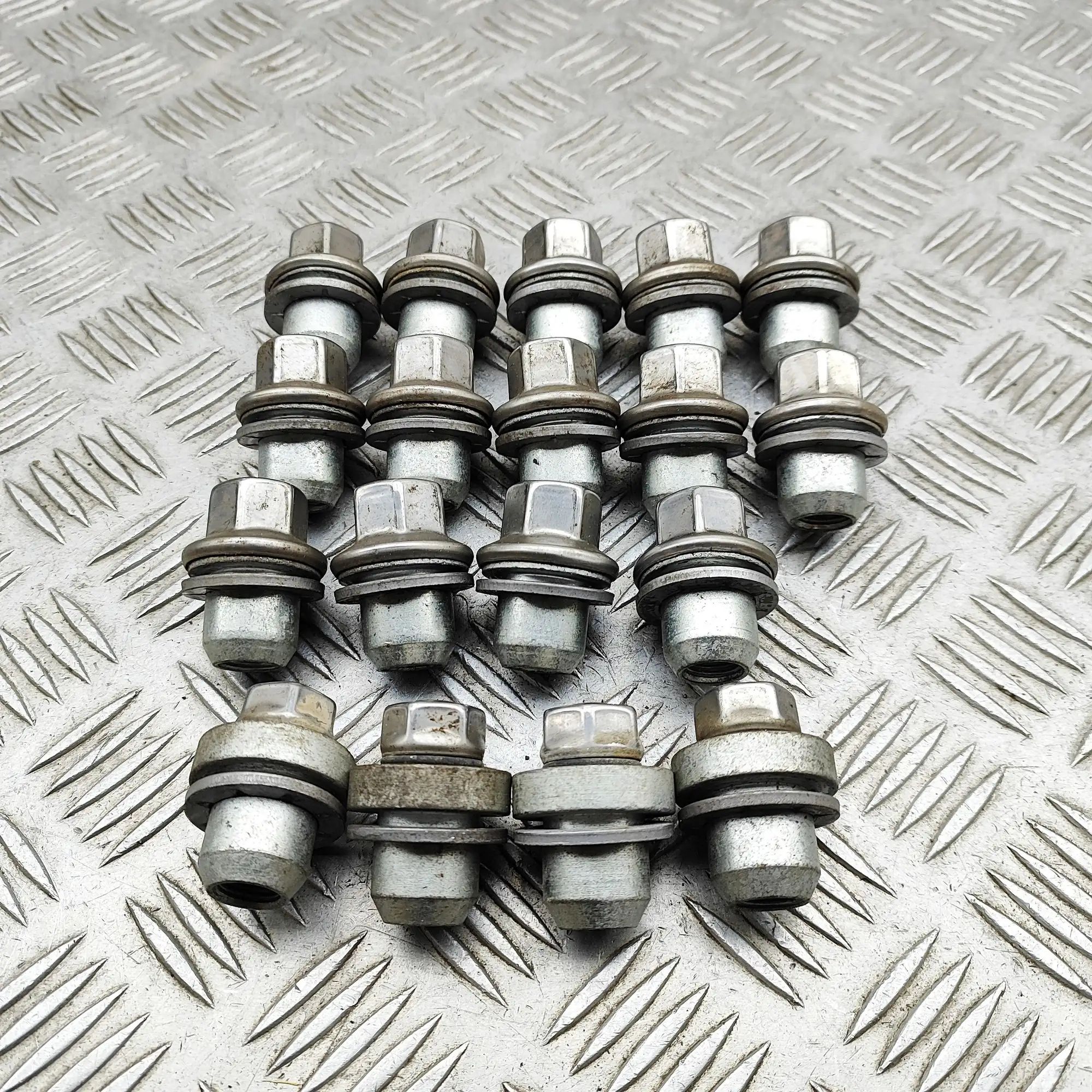 Land Rover Discovery Wheel Screws Kit Wheel Screws Kit — LAND ROVER DISCOVERY (V L462...