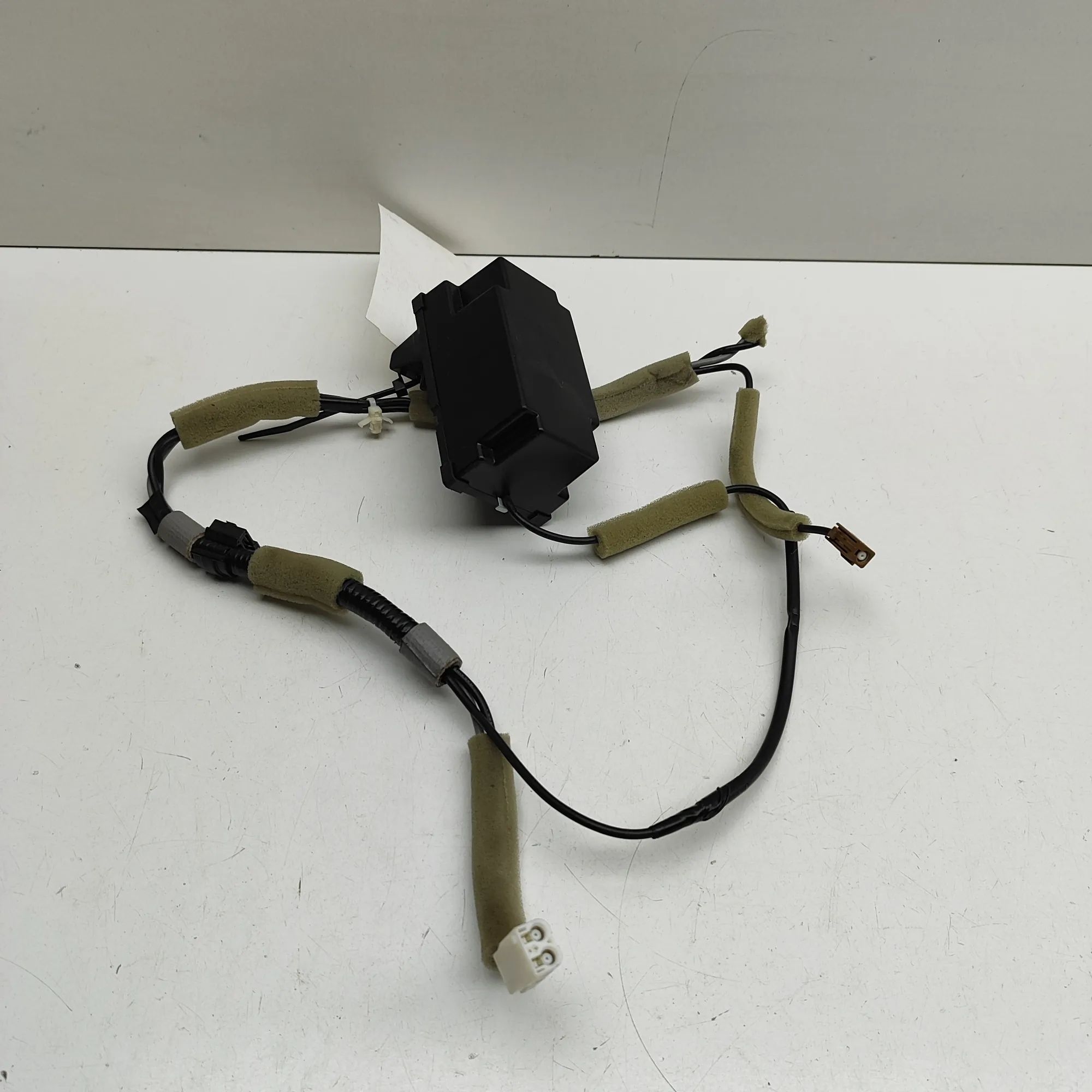 Subaru Forester Antenna Amplifier Antenna Amplifier — SUBARU FORESTER (V SK_) (20...