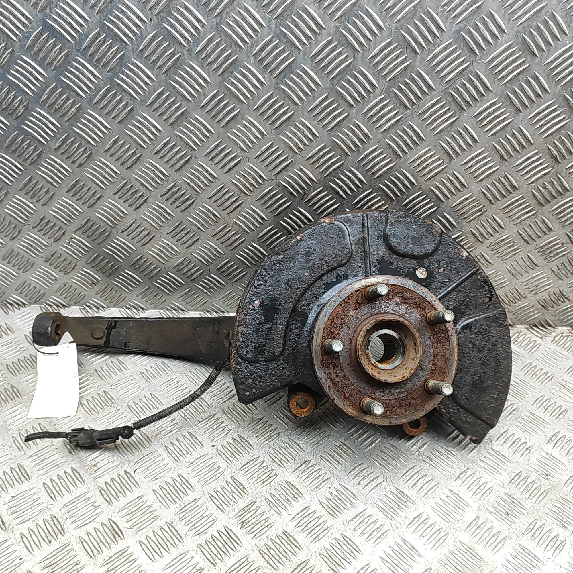 Jeep Grand Cherokee (WK) Front Right Wheel Hub Front Right Wheel Hub — JEEP GRAND CHEROKEE (IV...
