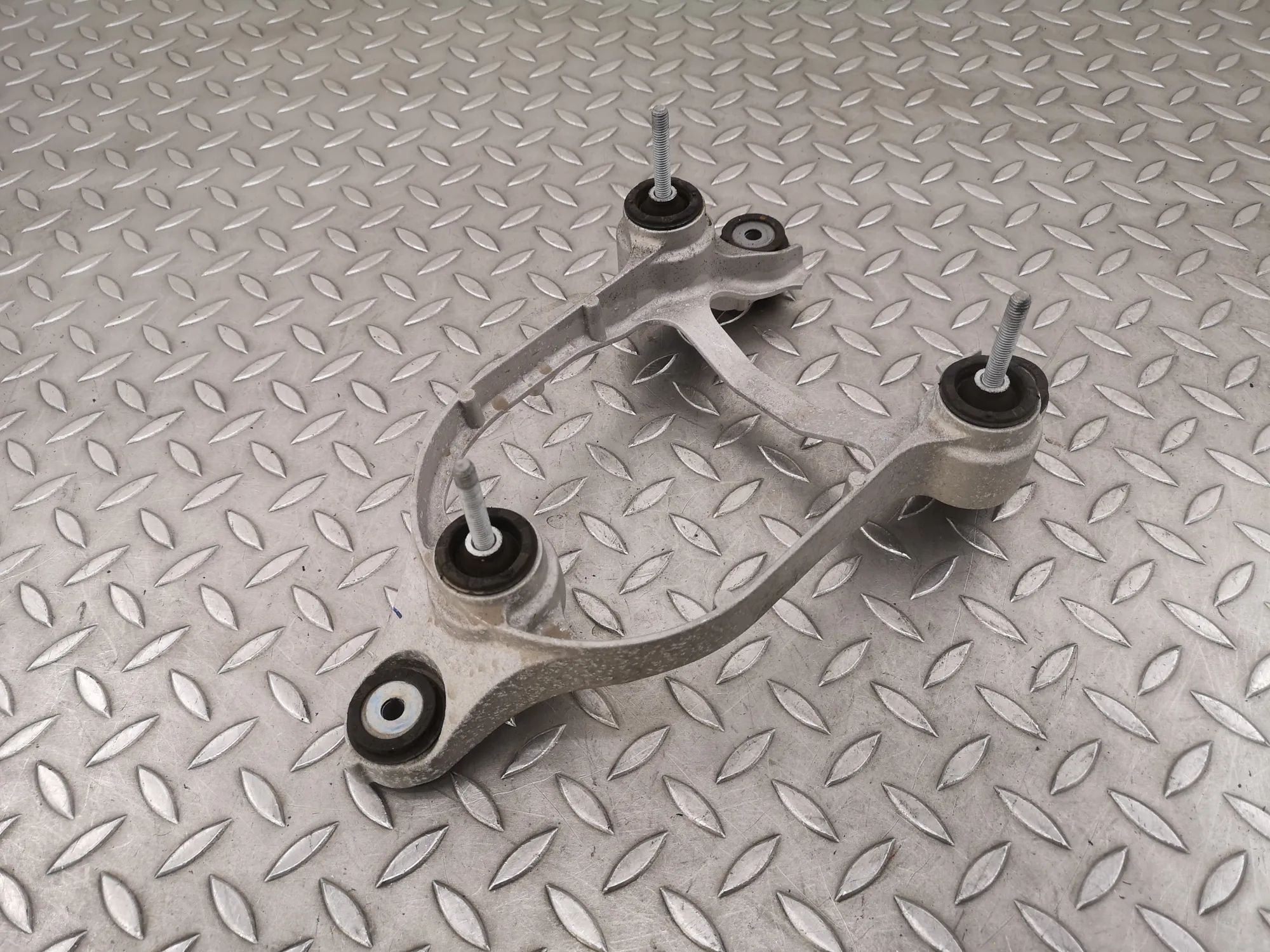 Kia EV6 Air Conditioner Compressor Bracket Air Conditioner Compressor Bracket — KIA EV6 (C...