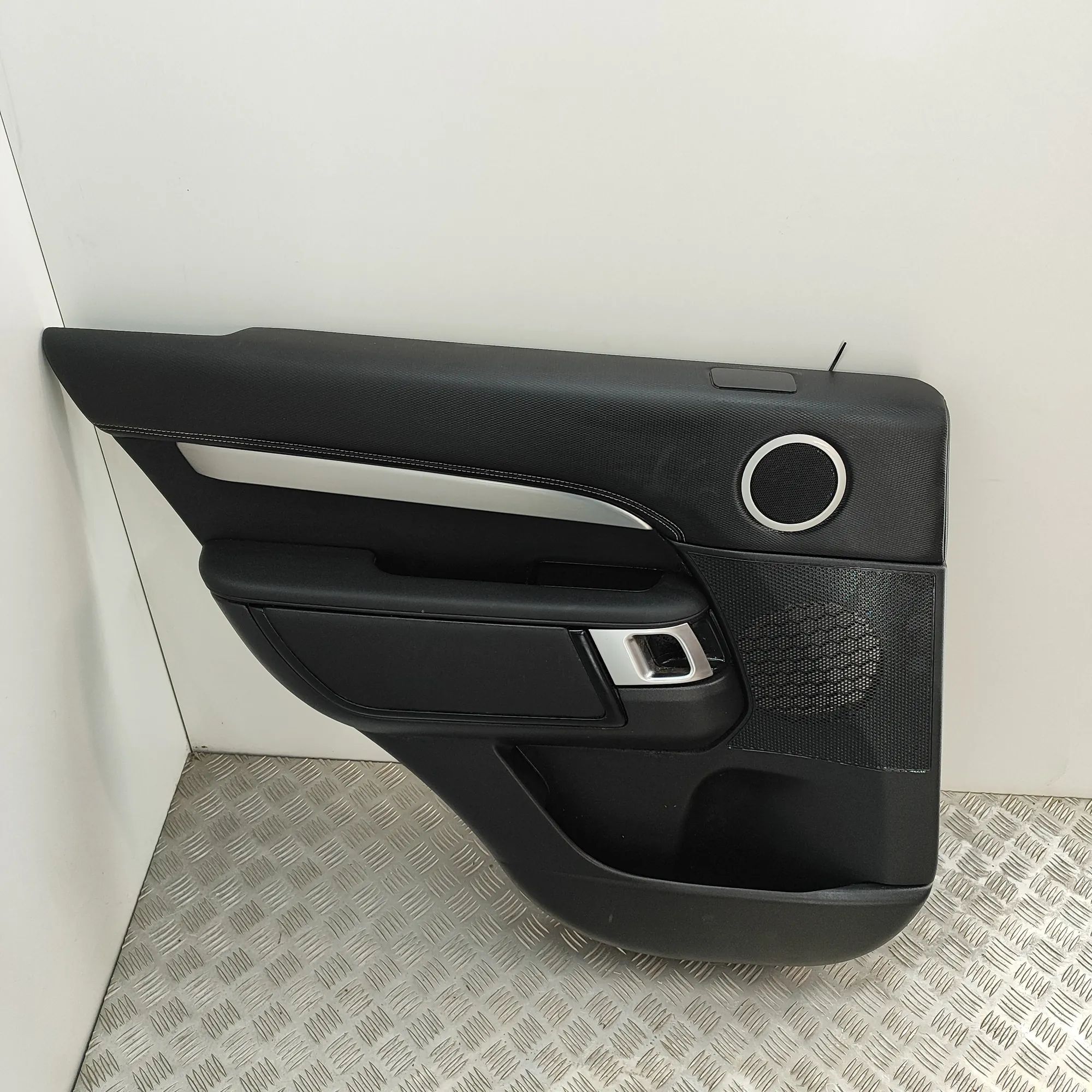 Land Rover Discovery Rear Left Door Panel Rear Left Door Panel — LAND ROVER DISCOVERY (V ...