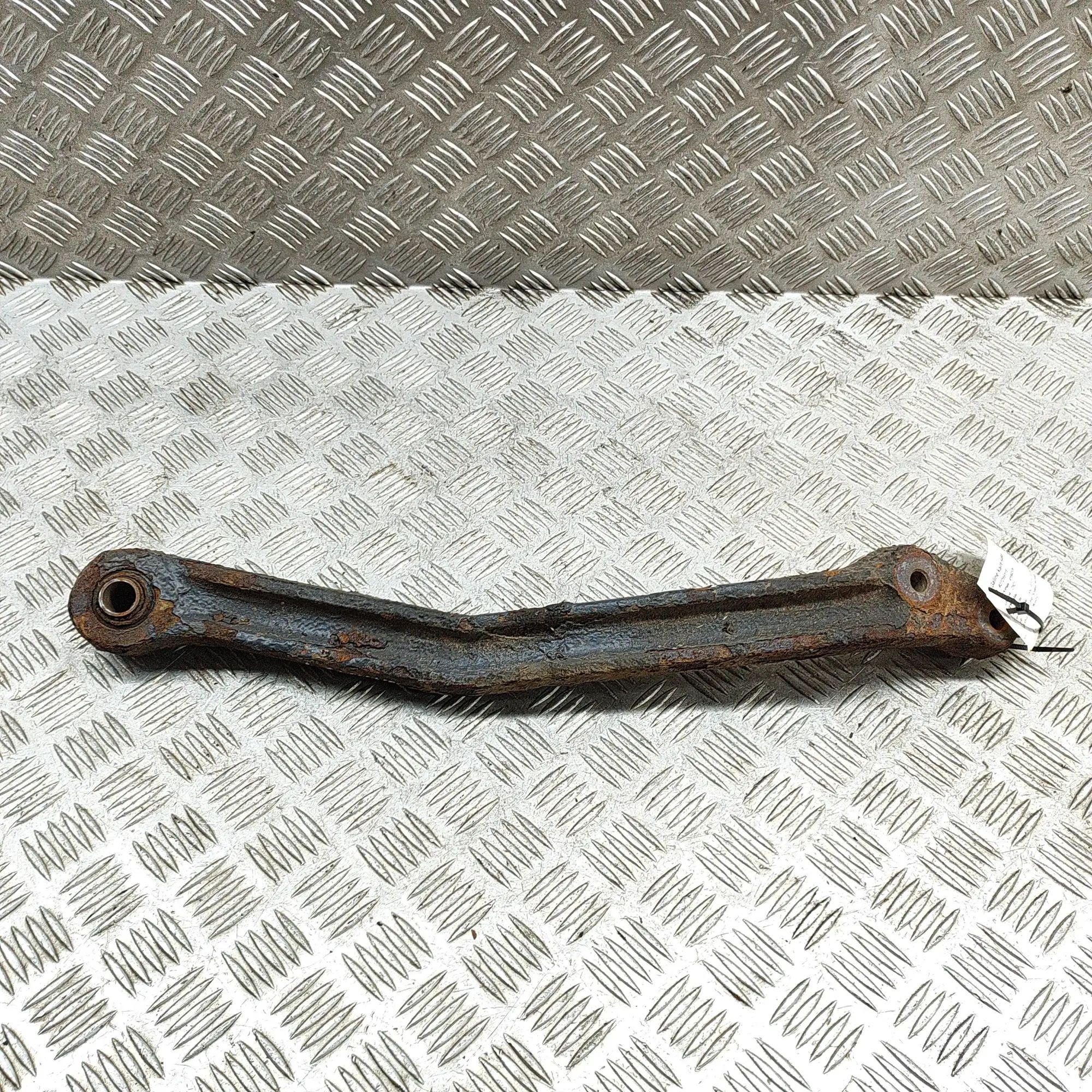 Land Rover Defender Control arm — rear left Control arm — rear left — LAND ROVER DEFENDER (...