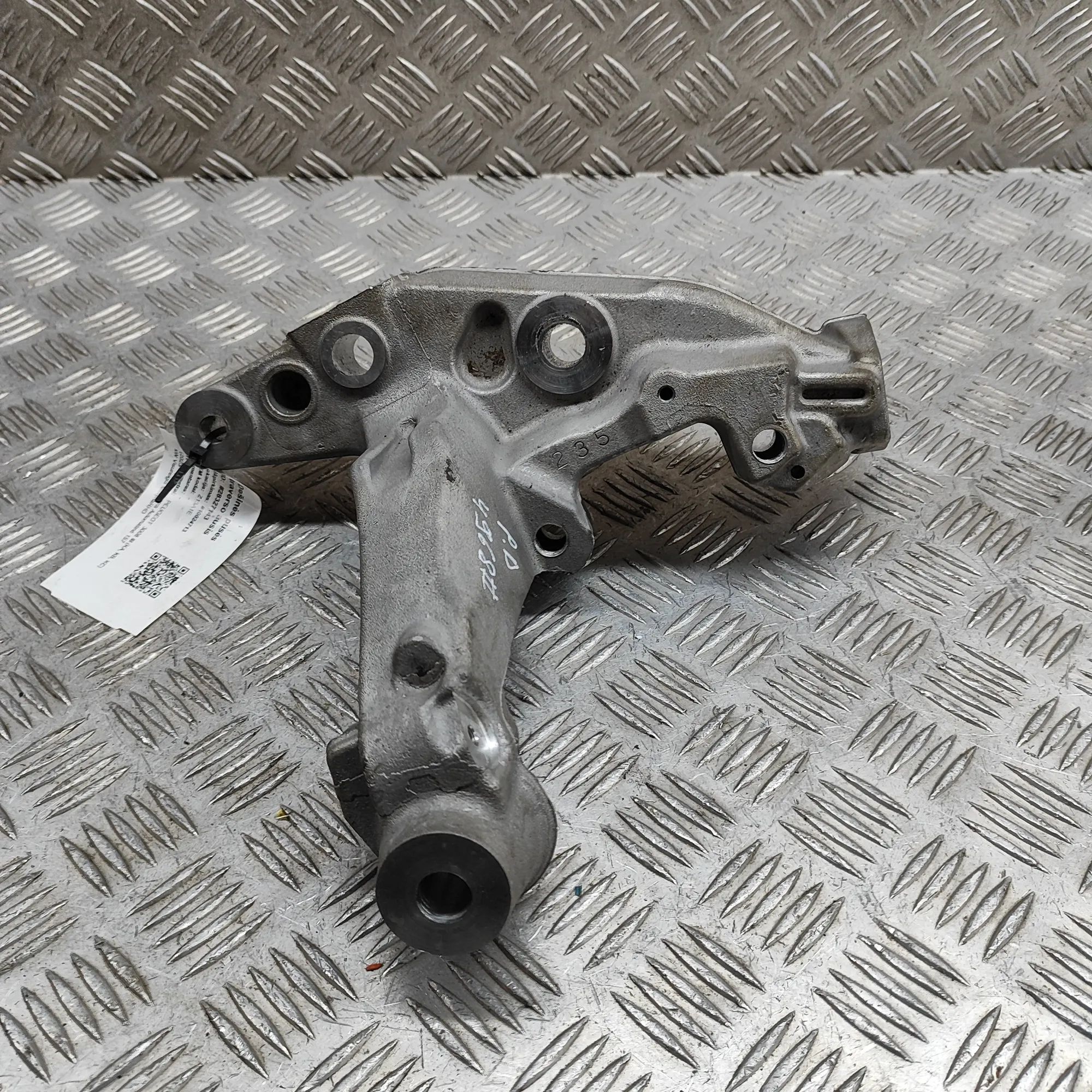 Peugeot 3008 Right Side Subframe Bracket Right Side Subframe Bracket — PEUGEOT 3008 (III...