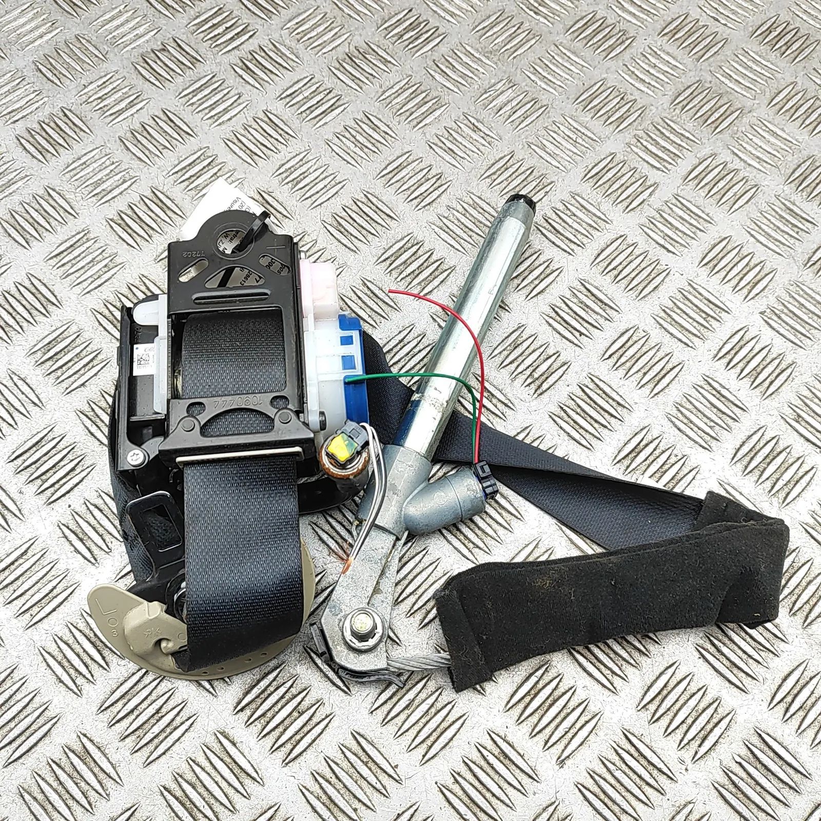 Mitsubishi Outlander Front Right Seatbelt Front Right Seatbelt — MITSUBISHI OUTLANDER (II...