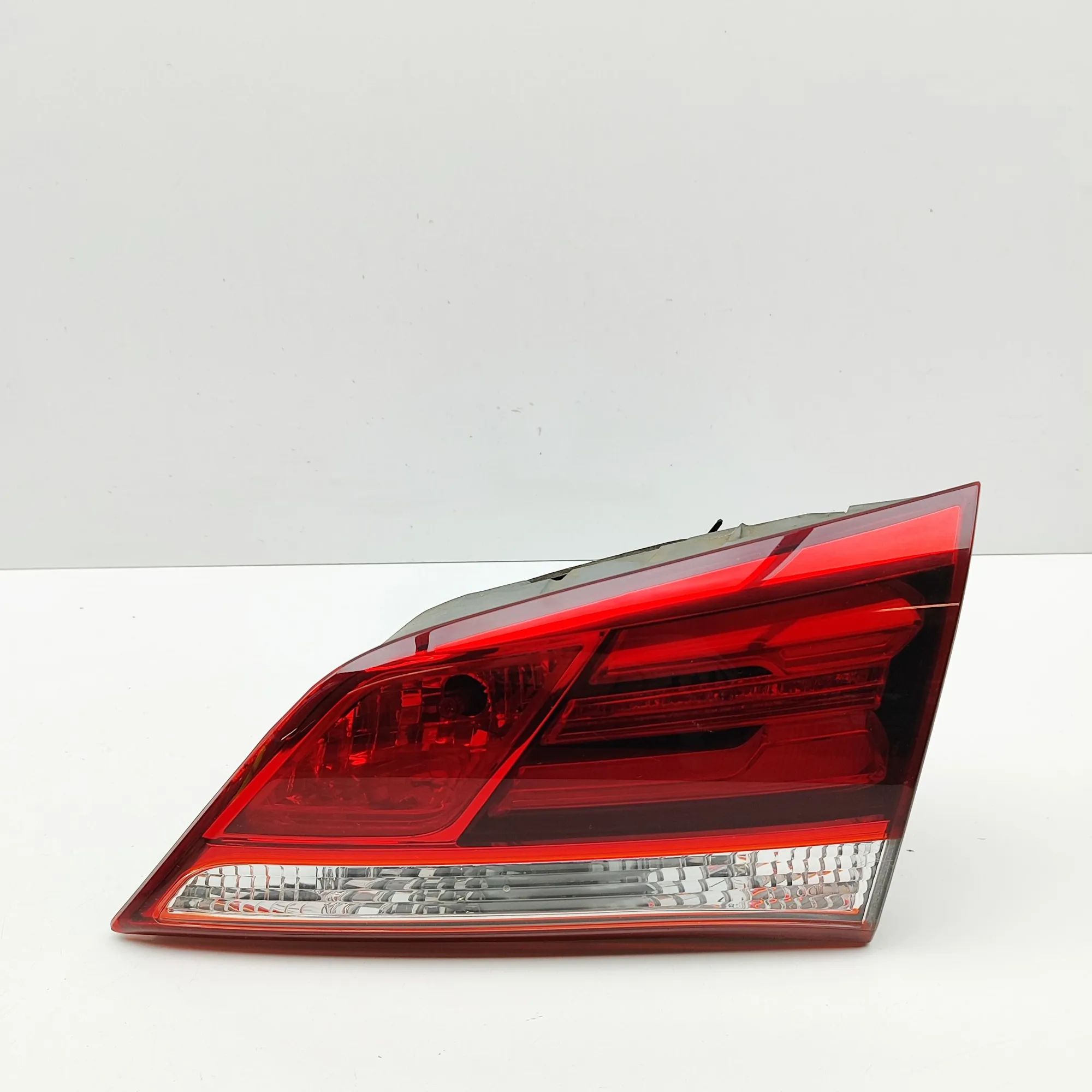 Hyundai i40 Right Side Tailgate Tail Light Right Side Tailgate Tail Light — HYUNDAI I40 (V...