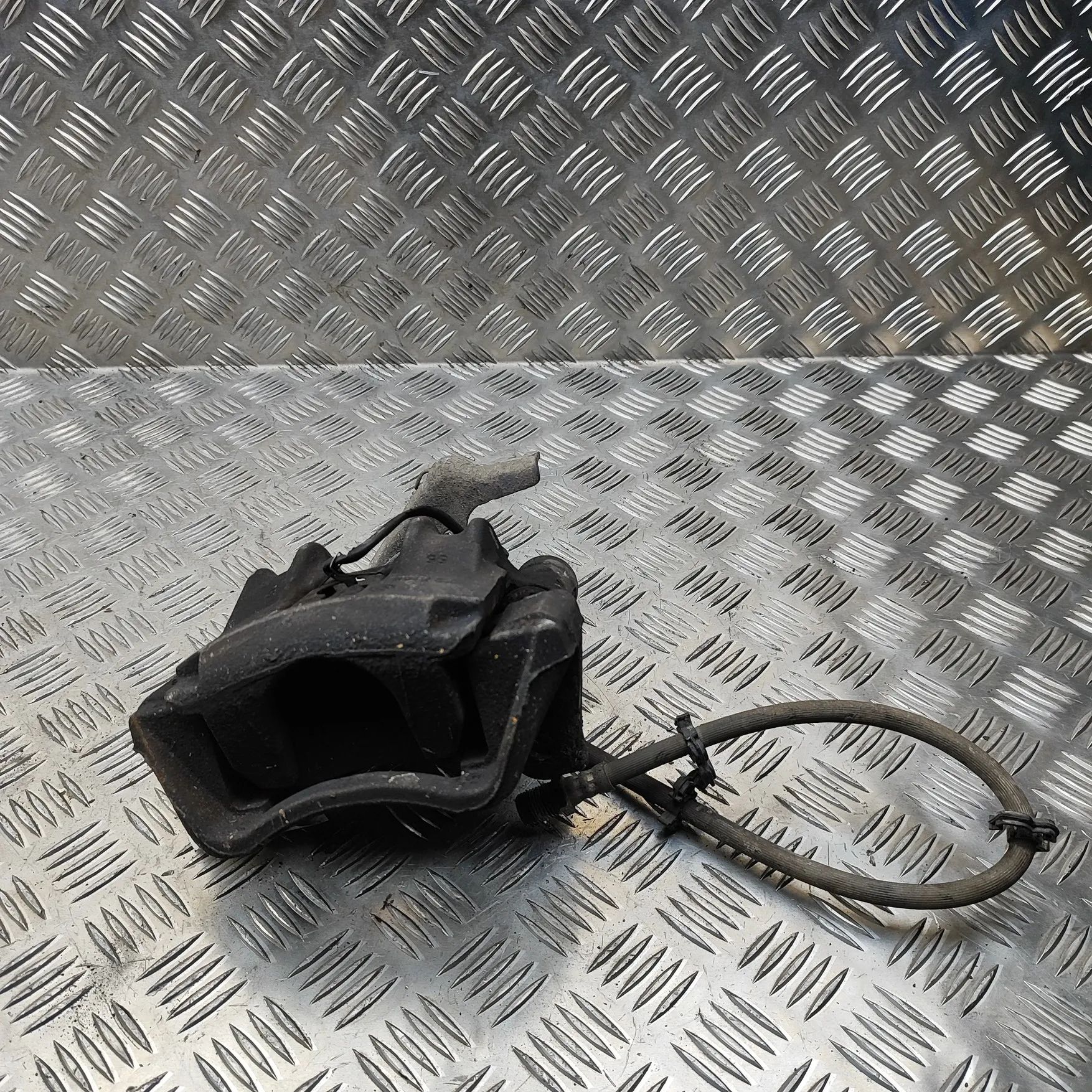 Iveco Daily Brake caliper — rear left Brake caliper — rear left — IVECO DAILY (VI Van...