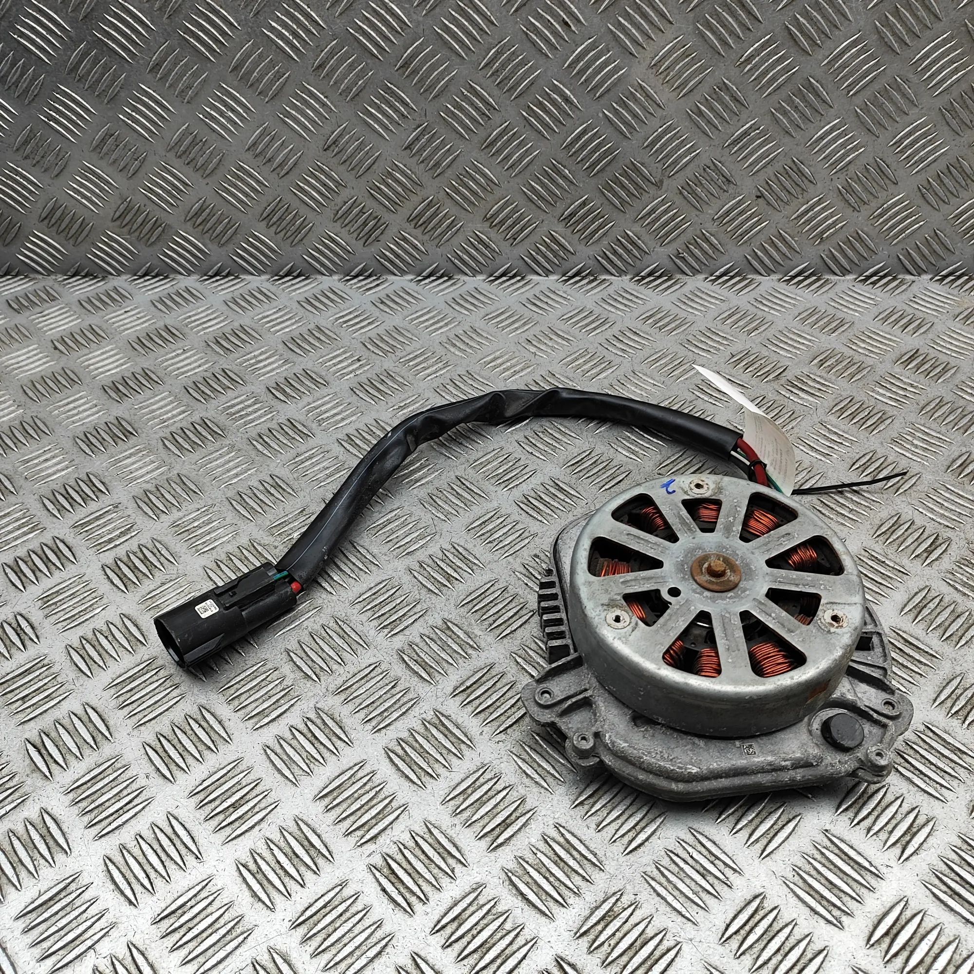 Land Rover Discovery Radiator Cooling Fan Motor Radiator Cooling Fan Motor — LAND ROVER DISCOVE...