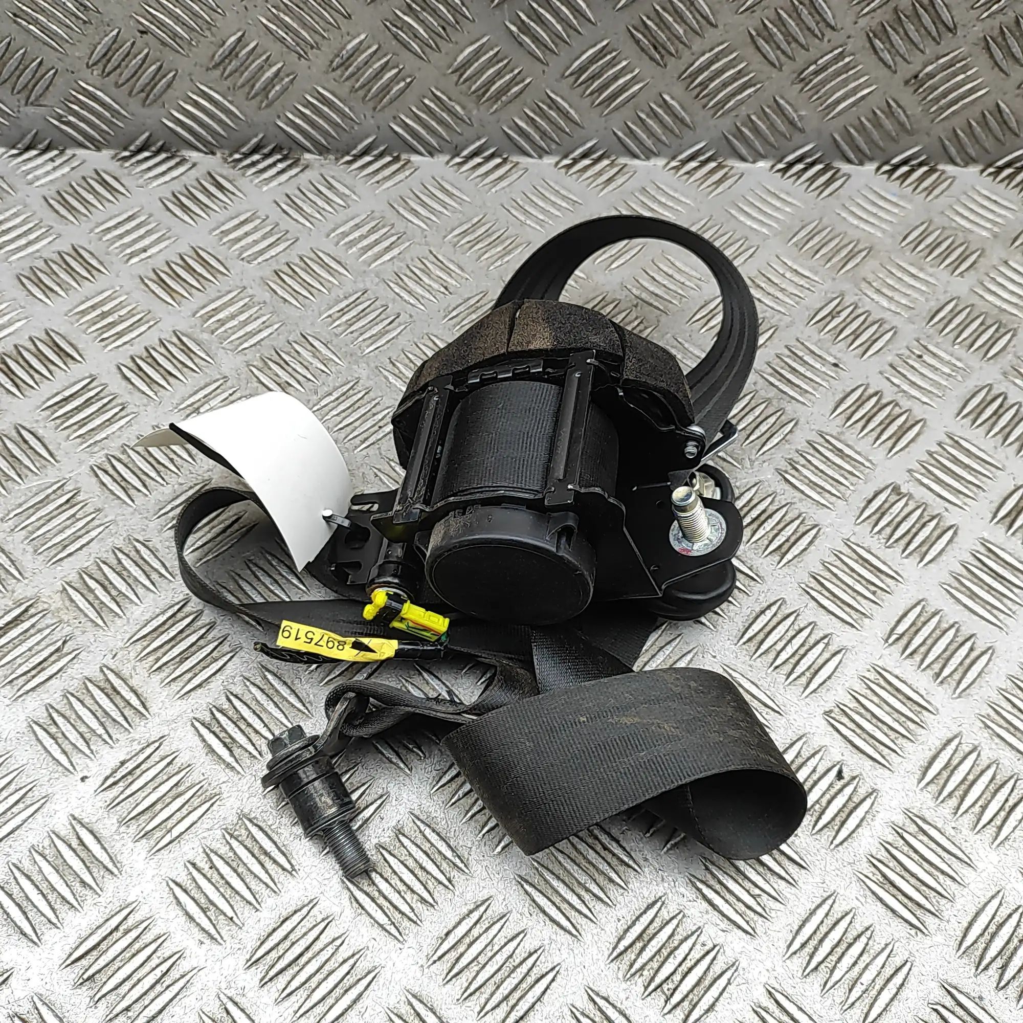 Isuzu  D-Max Front Left Seatbelt Front Left Seatbelt — ISUZU D-MAX (II TFR, TFS)...