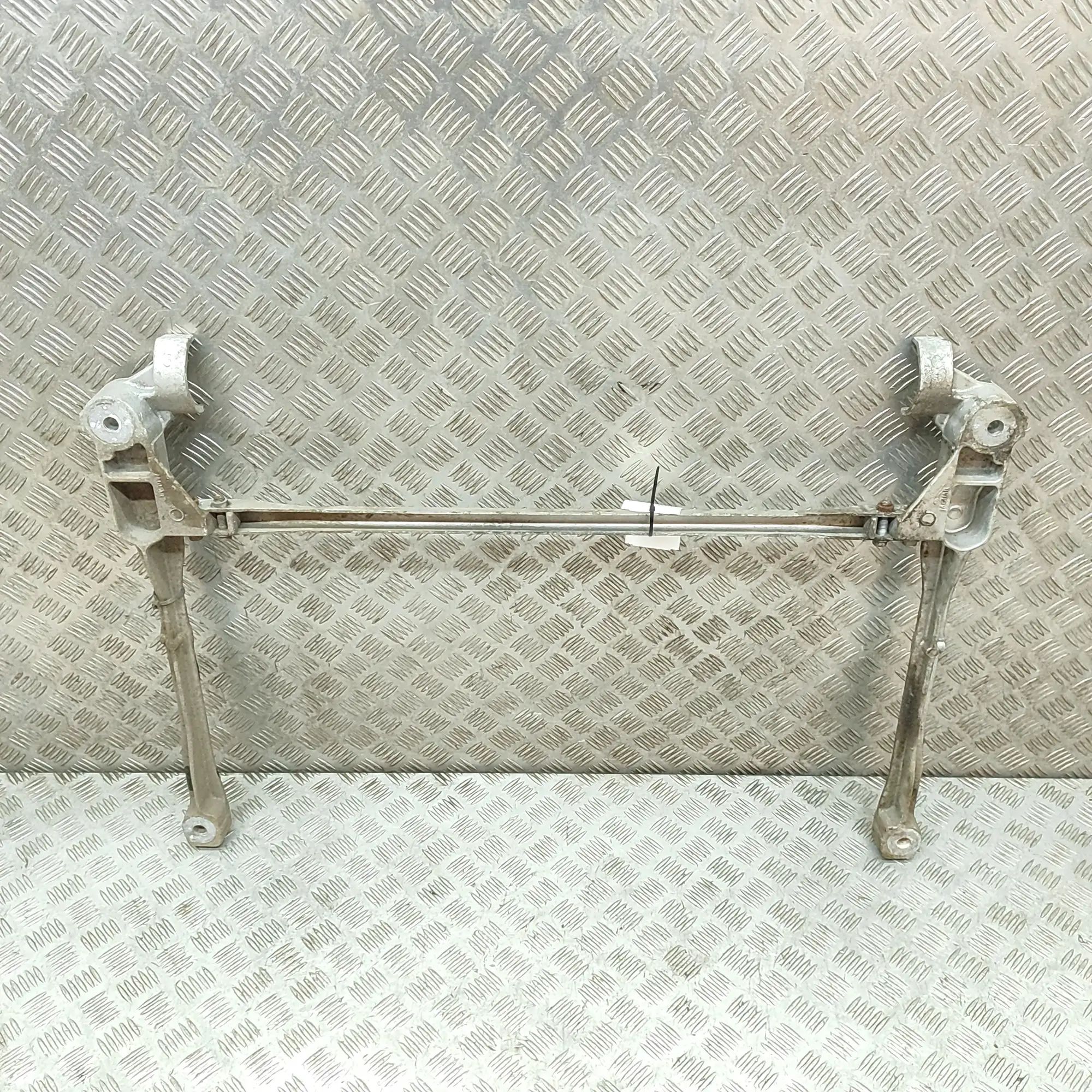 Jaguar XJ Front subframe Front subframe — JAGUAR XJ (X350) (2003-2009) —...