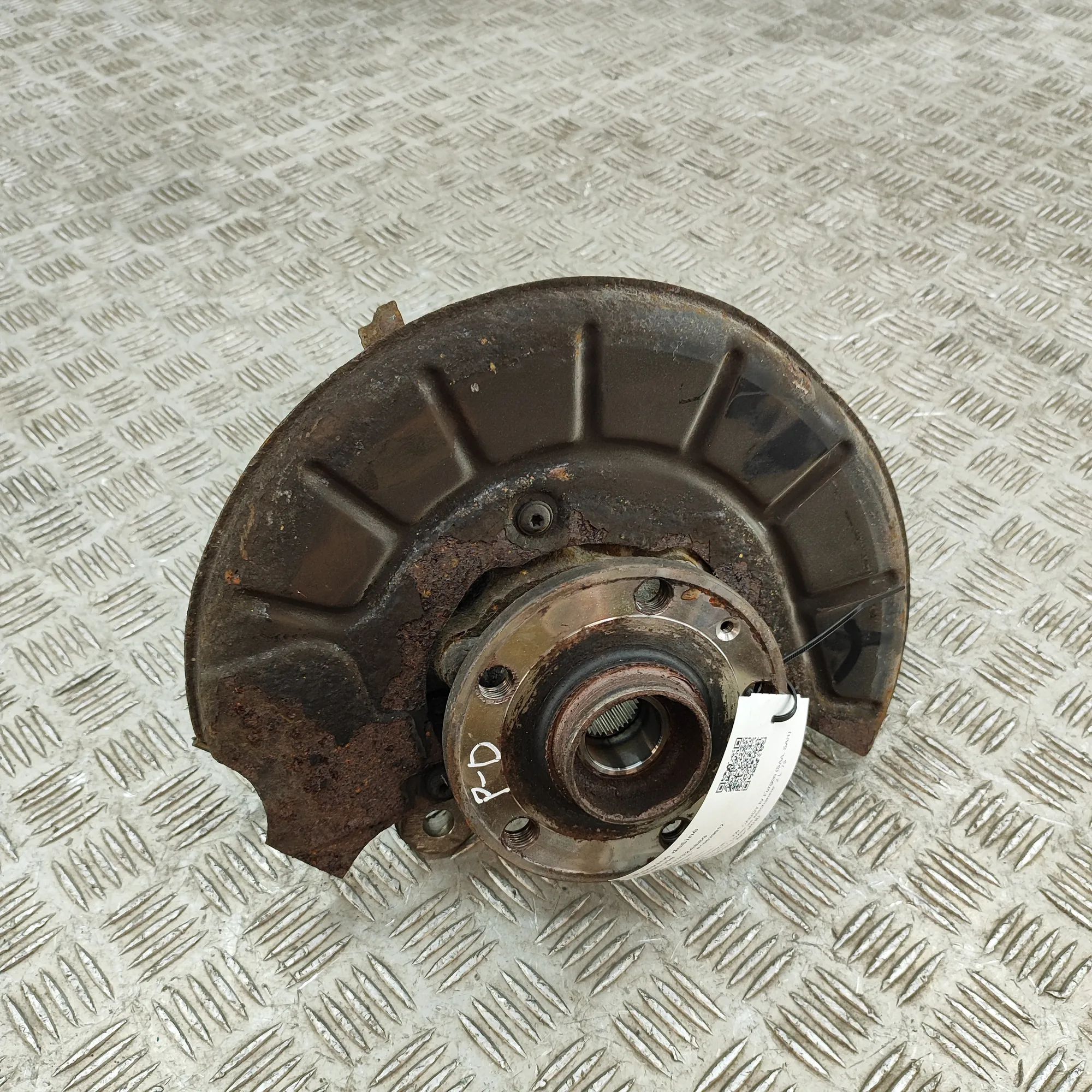 Volkswagen Caddy (2K) Front Right Wheel Hub