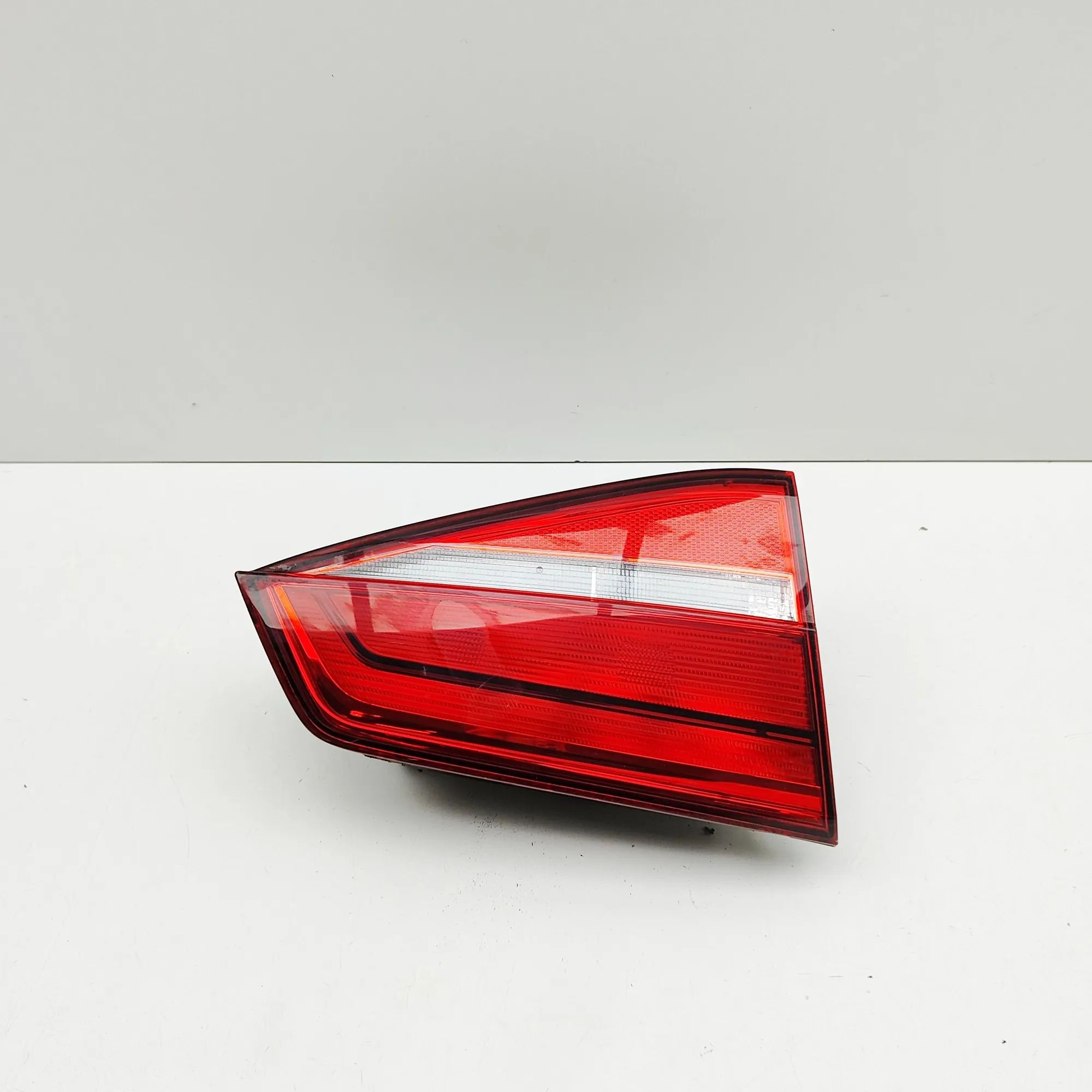 Volkswagen Jetta Left Side Tailgate Tail Light Left Side Tailgate Tail Light — VW JETTA (MK6 1...