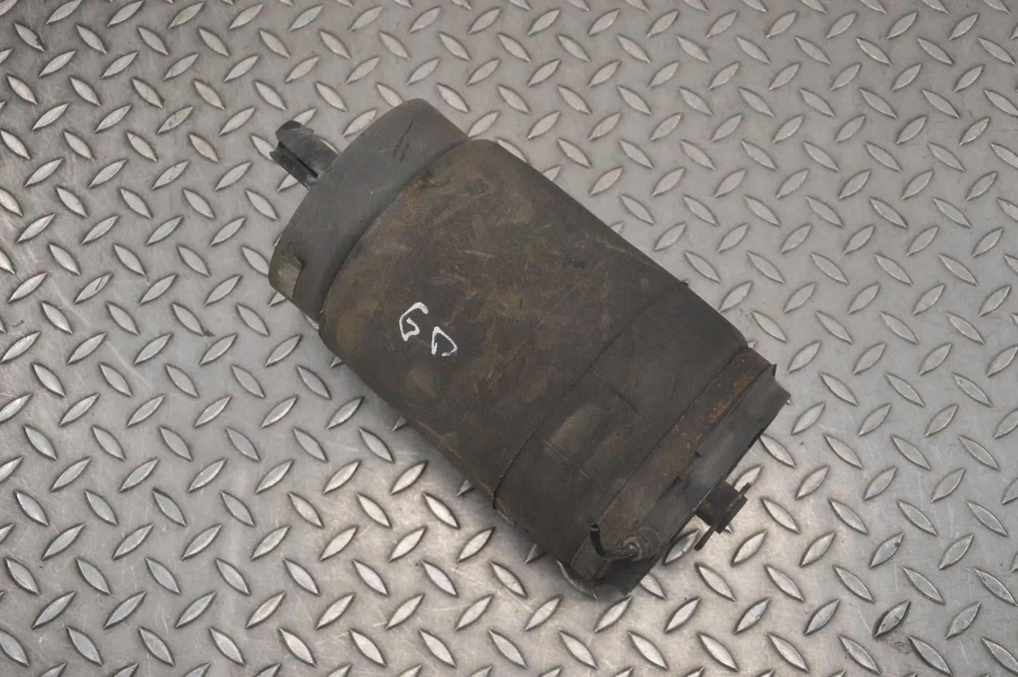 Land Rover Discovery Rear Right Air Suspension Spring Bag Rear Right Air Suspension Spring Bag — LAND ROV...