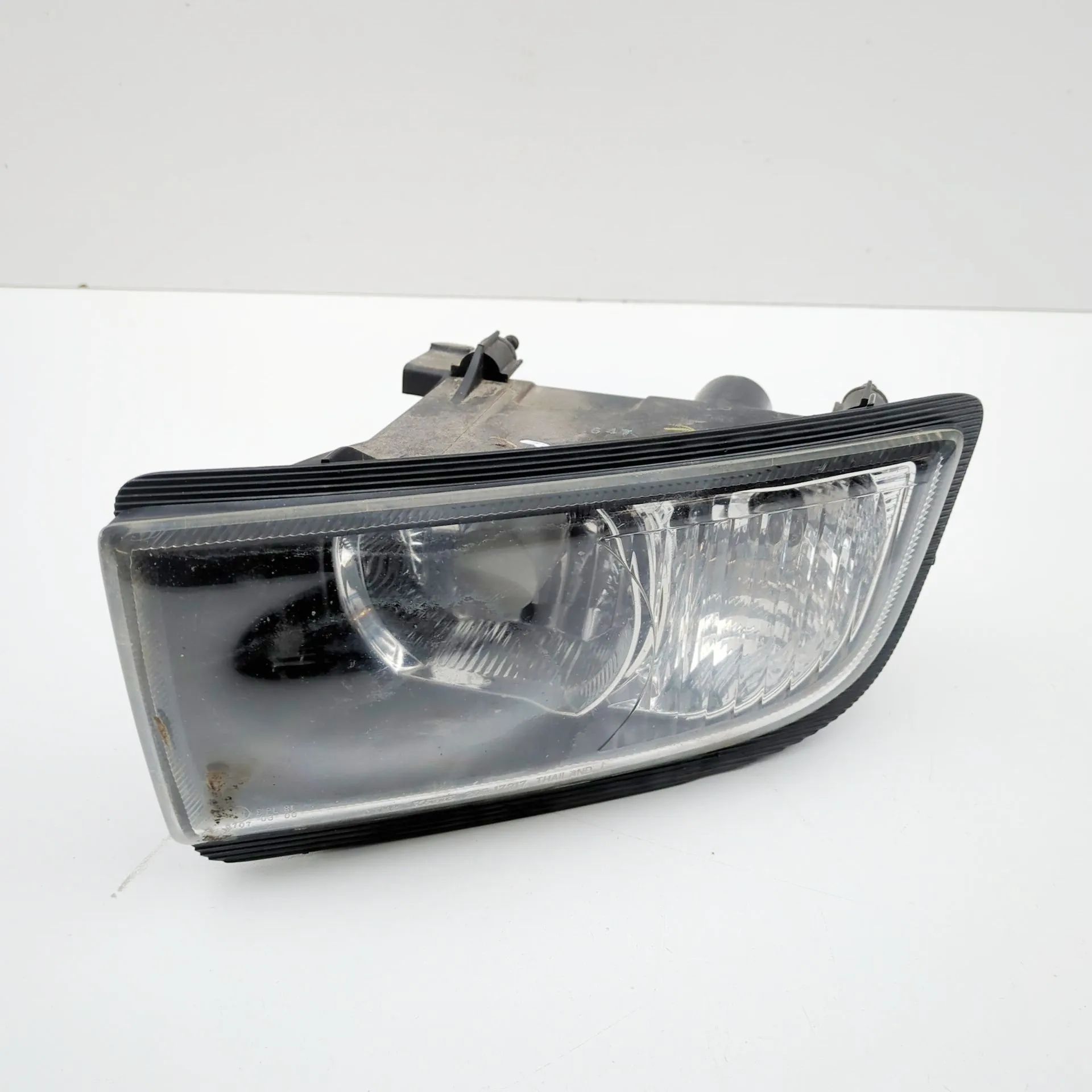 Isuzu D-Max Front Left Fog Light Front Left Fog Light — ISUZU D-MAX (II TFR, TFS...