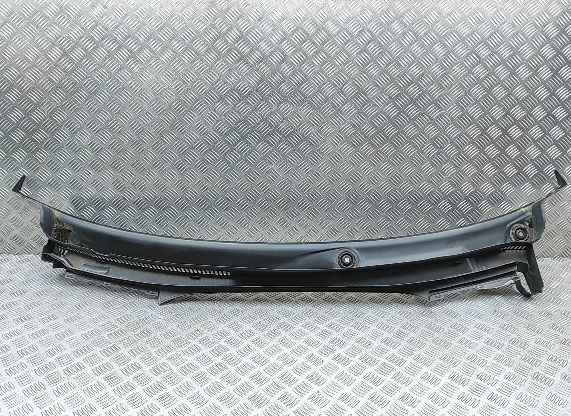 BMW X5 (G05) Front Wiper Cowl Trim Front Wiper Cowl Trim — BMW X5 (G05) (2018-...)...