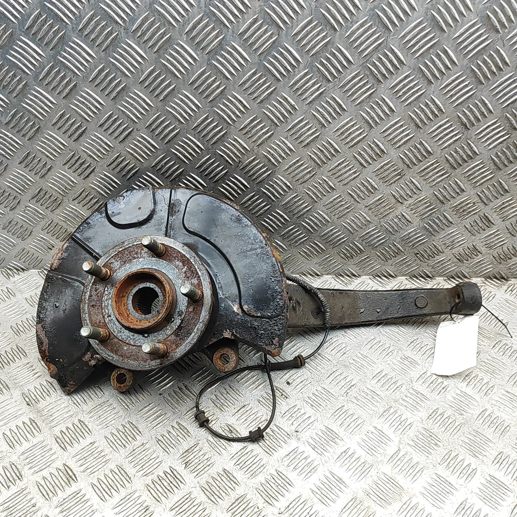 Jeep Grand Cherokee (WK) Front Left Wheel Hub Front Left Wheel Hub — JEEP GRAND CHEROKEE (IV ...