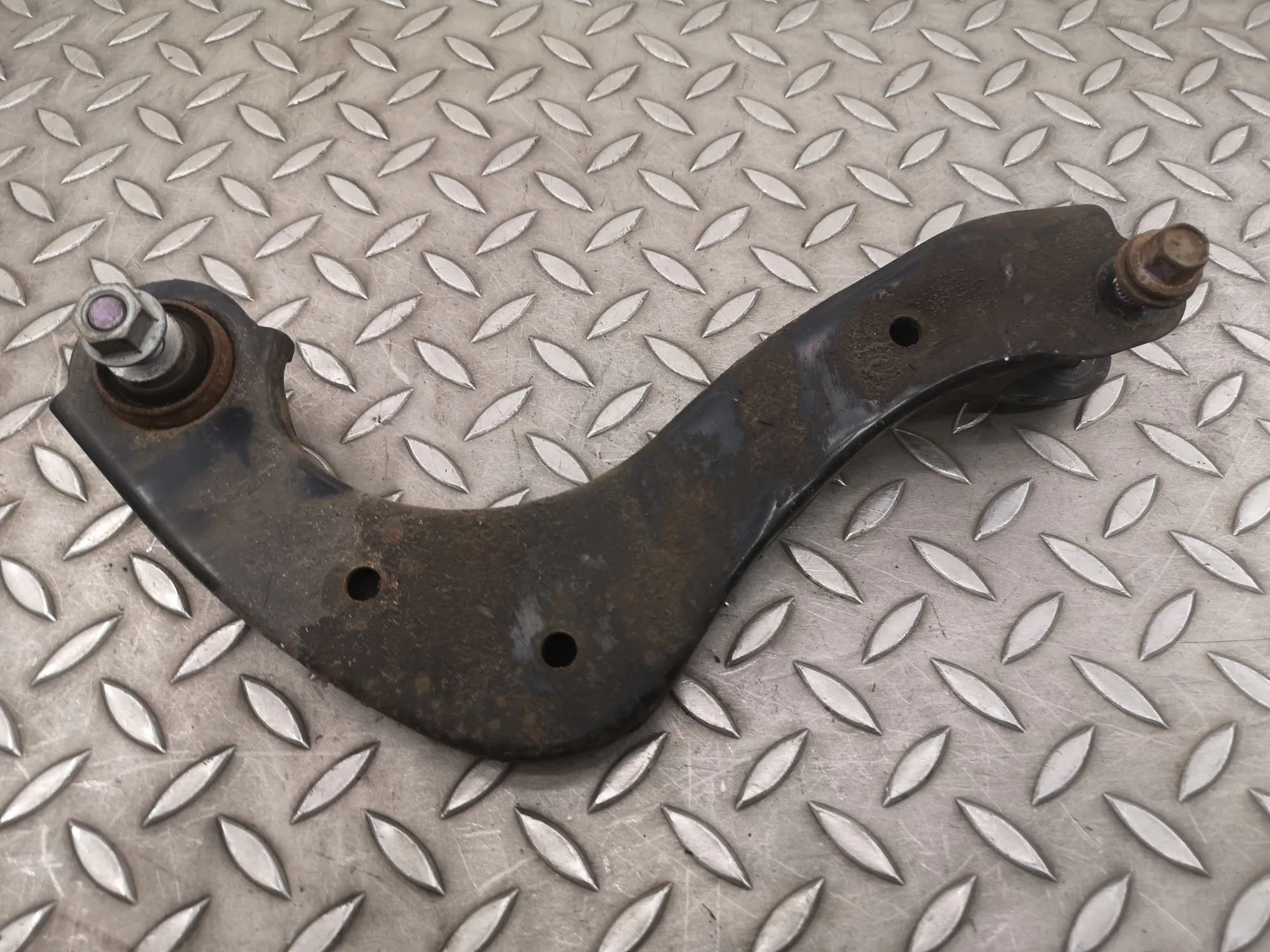 Lexus ES Control arm — rear left Control arm — rear left — LEXUS ES (_Z10_, _A10...