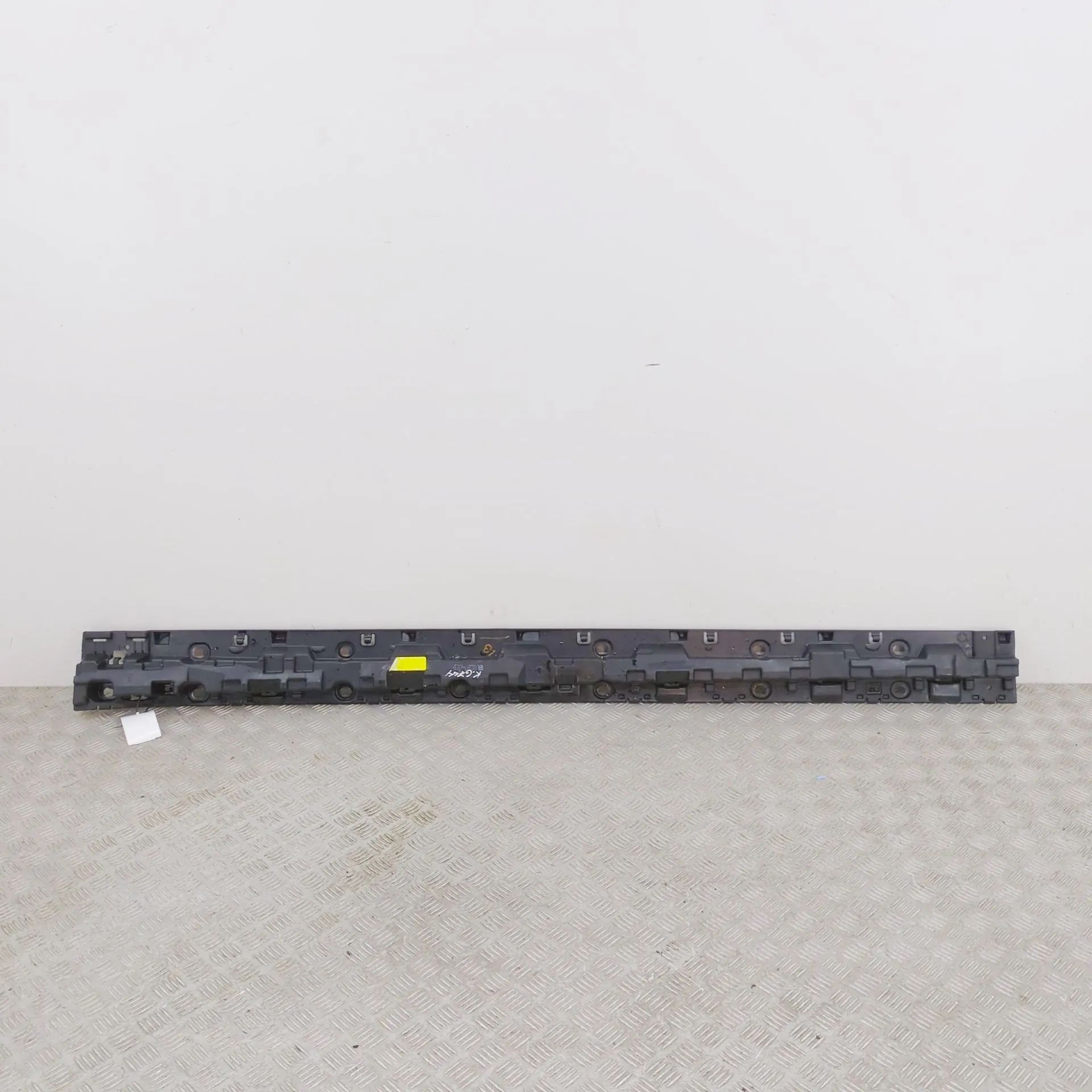 BMW X5 (G05) Side skirt bracket Side skirt bracket — BMW X5 (G05) (2018-...) — ...