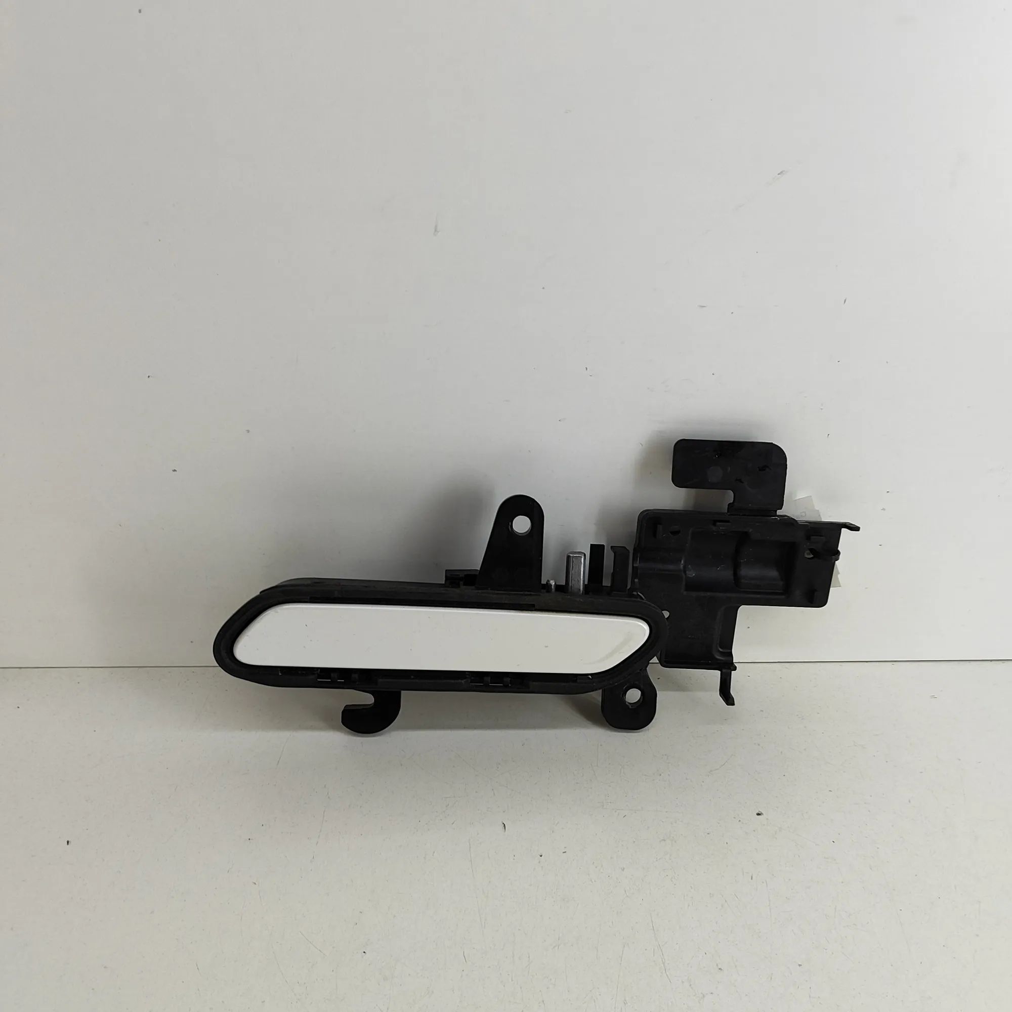 Kia EV6 Exterior door handle — rear left Exterior door handle — rear left — KIA EV6 (CV)...