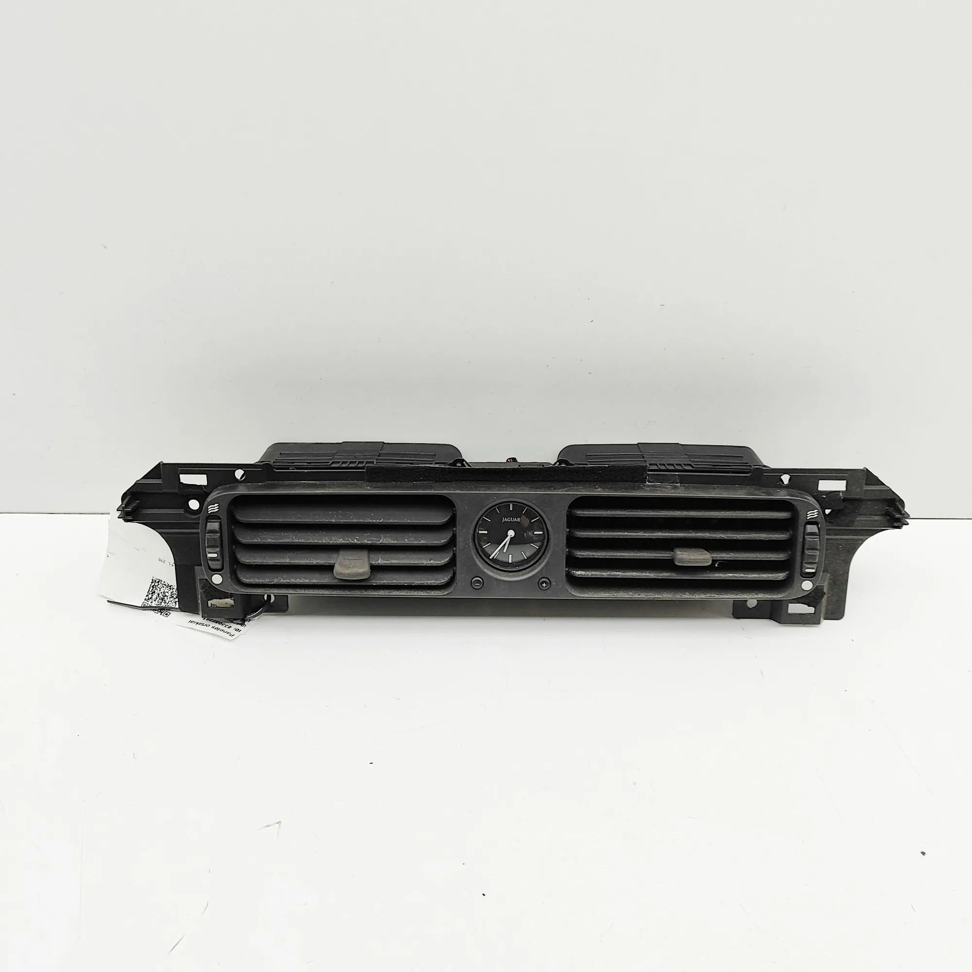 Jaguar XJ (X308) Dashboard Air Vents Dashboard Air Vents — JAGUAR XJ (X308) (1996-20...