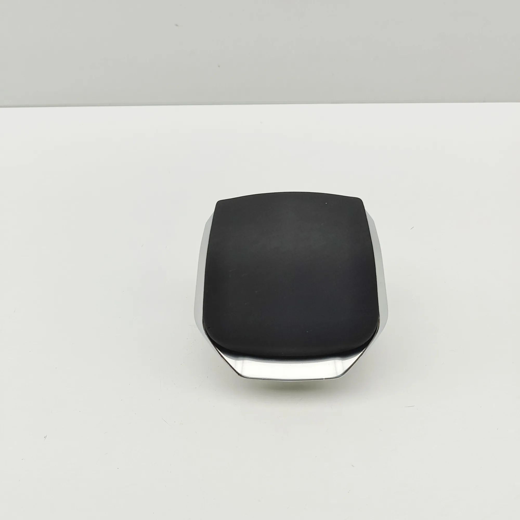 Land Rover Discovery Gear lever knob Gear lever knob — LAND ROVER DISCOVERY (V L462)...