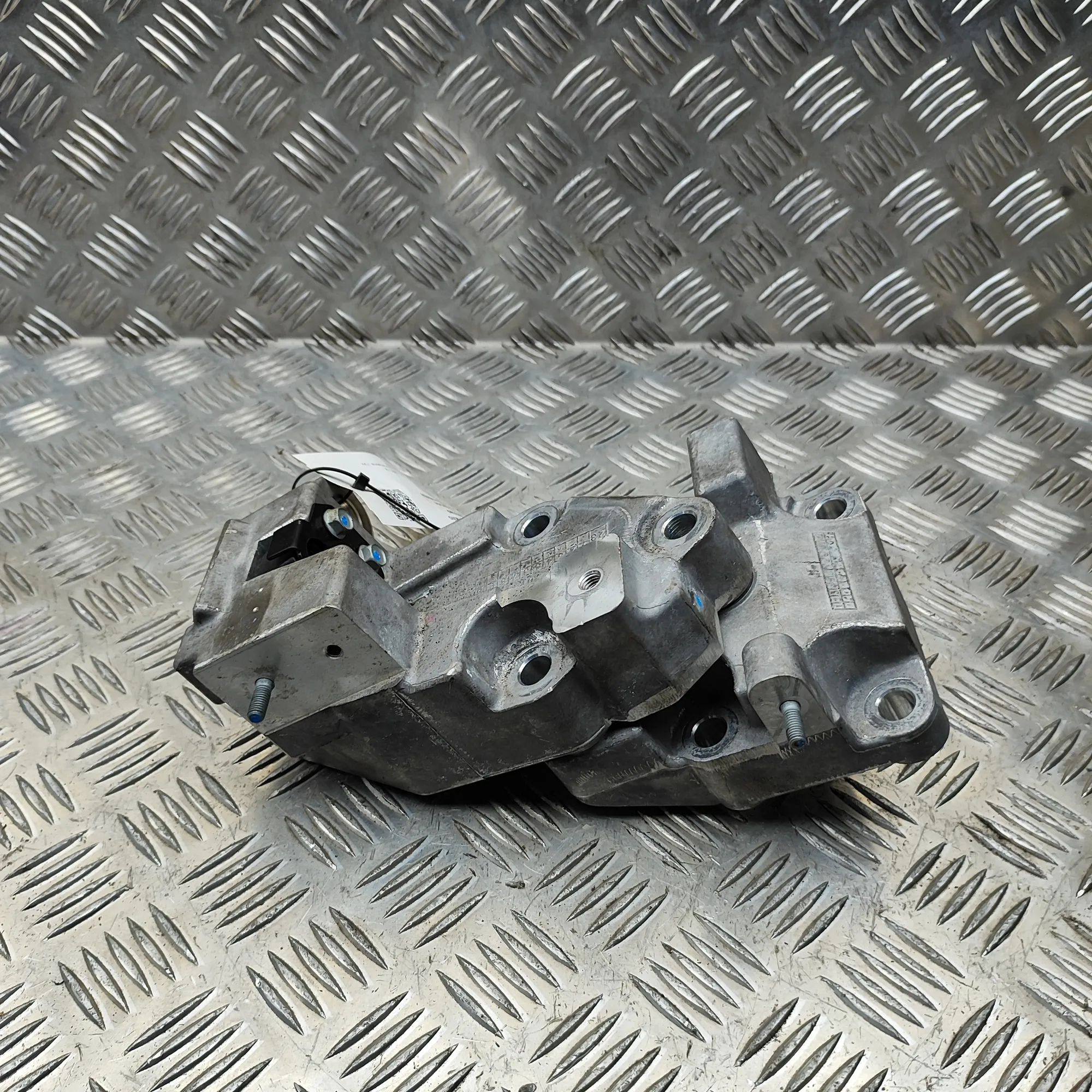 Kia Niro Left Side Engine Bracket Left Side Engine Bracket — KIA NIRO (II) (2022-...