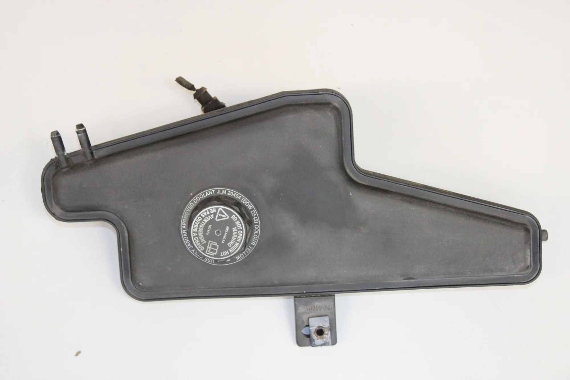 Jaguar XJ (X300) Coolant Expansion Tank Coolant Expansion Tank — JAGUAR XJ (X300, X330)...