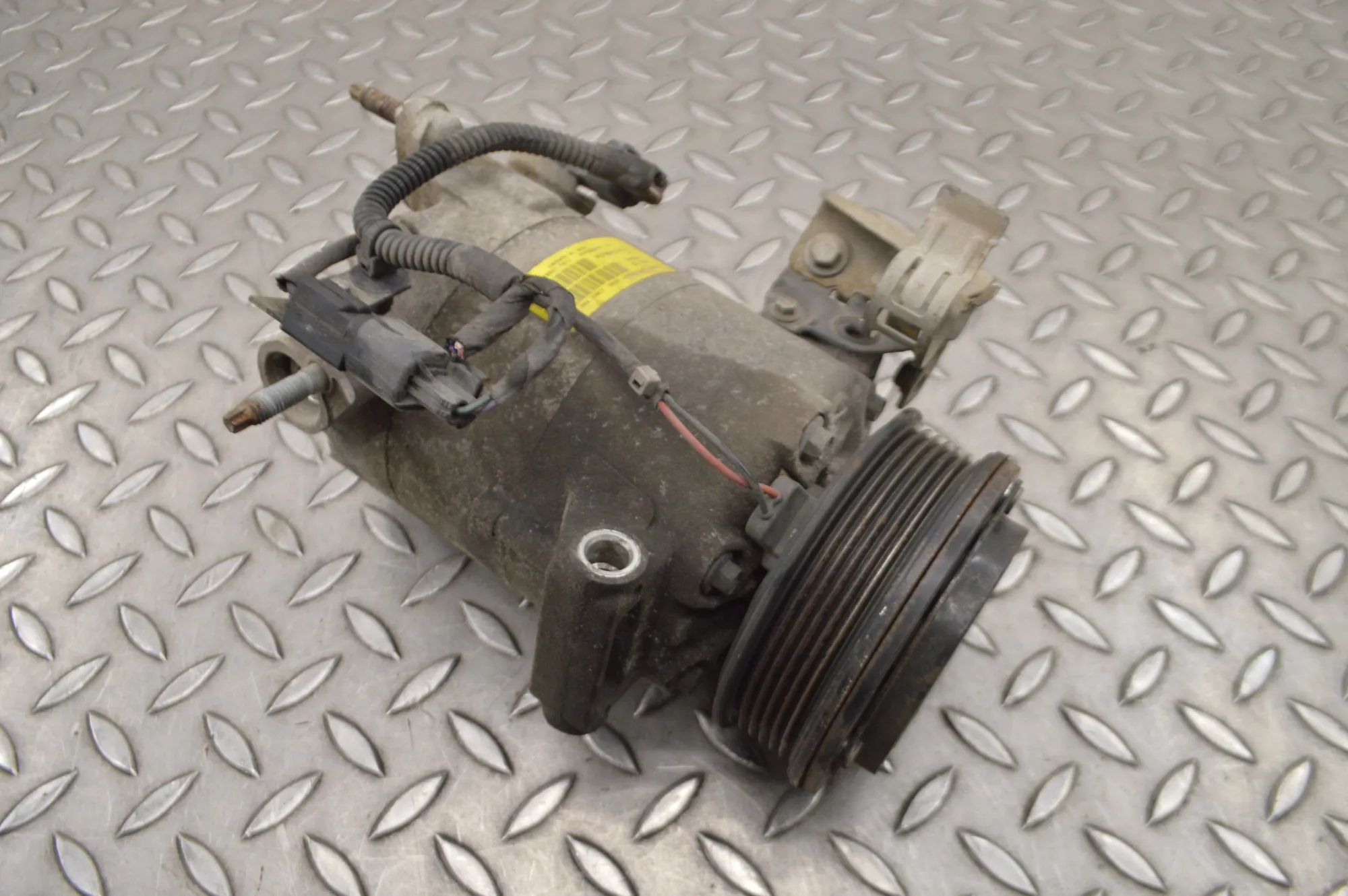 Ford Fiesta Air-conditioning compressor Air-conditioning compressor — FORD FIESTA (VII)...