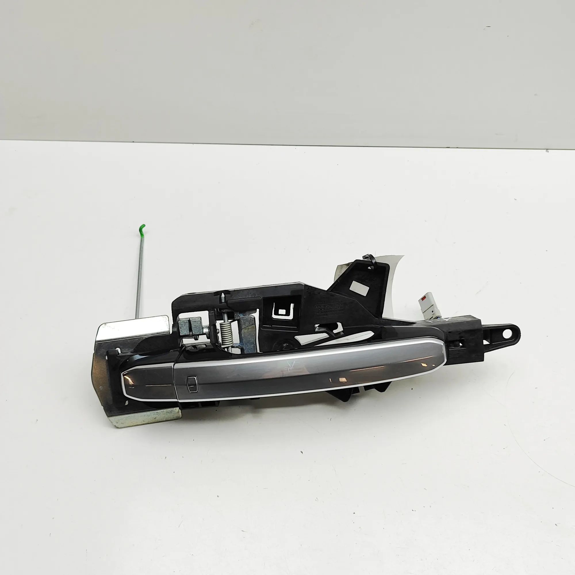 Cadillac Escalade Exterior door handle — front left Exterior door handle — front left — CADILLAC ES...