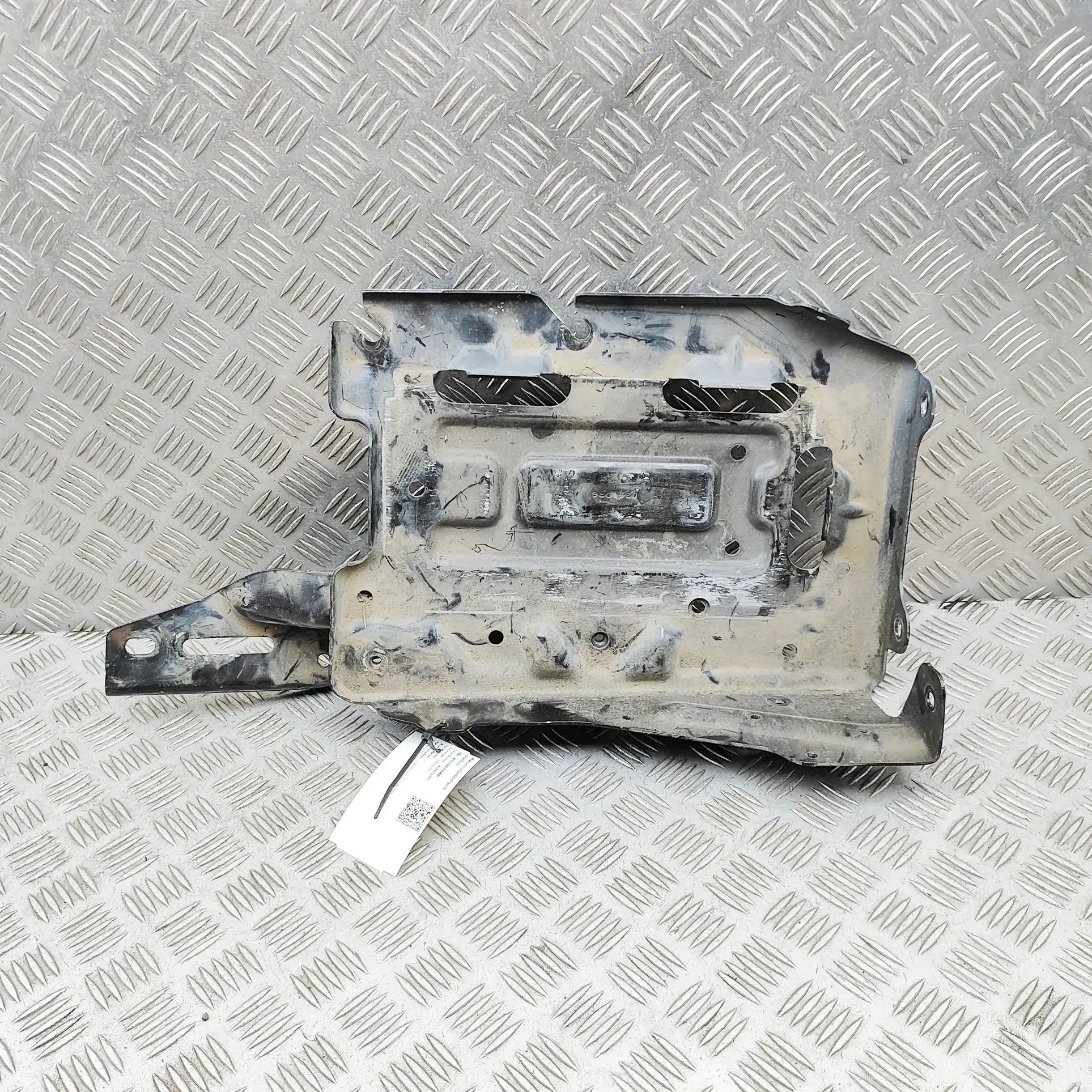 Cadillac Escalade Battery tray Battery tray — CADILLAC ESCALADE (2014-...) — 0...