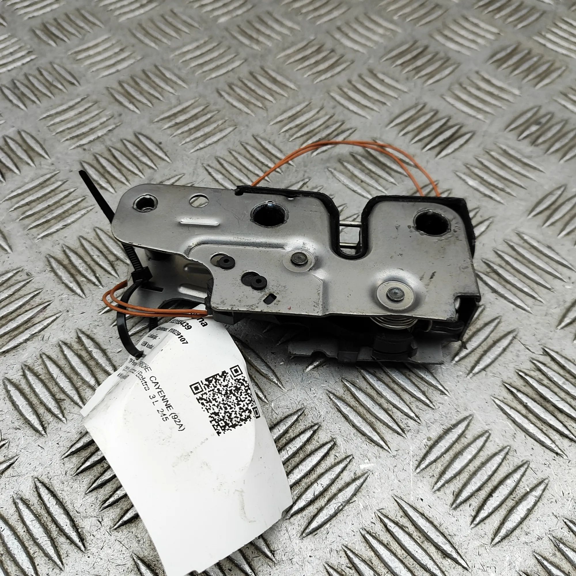 Porsche Cayenne kapoti lukustus Bonnet lock — PORSCHE CAYENNE (92A) (2010-...) ...