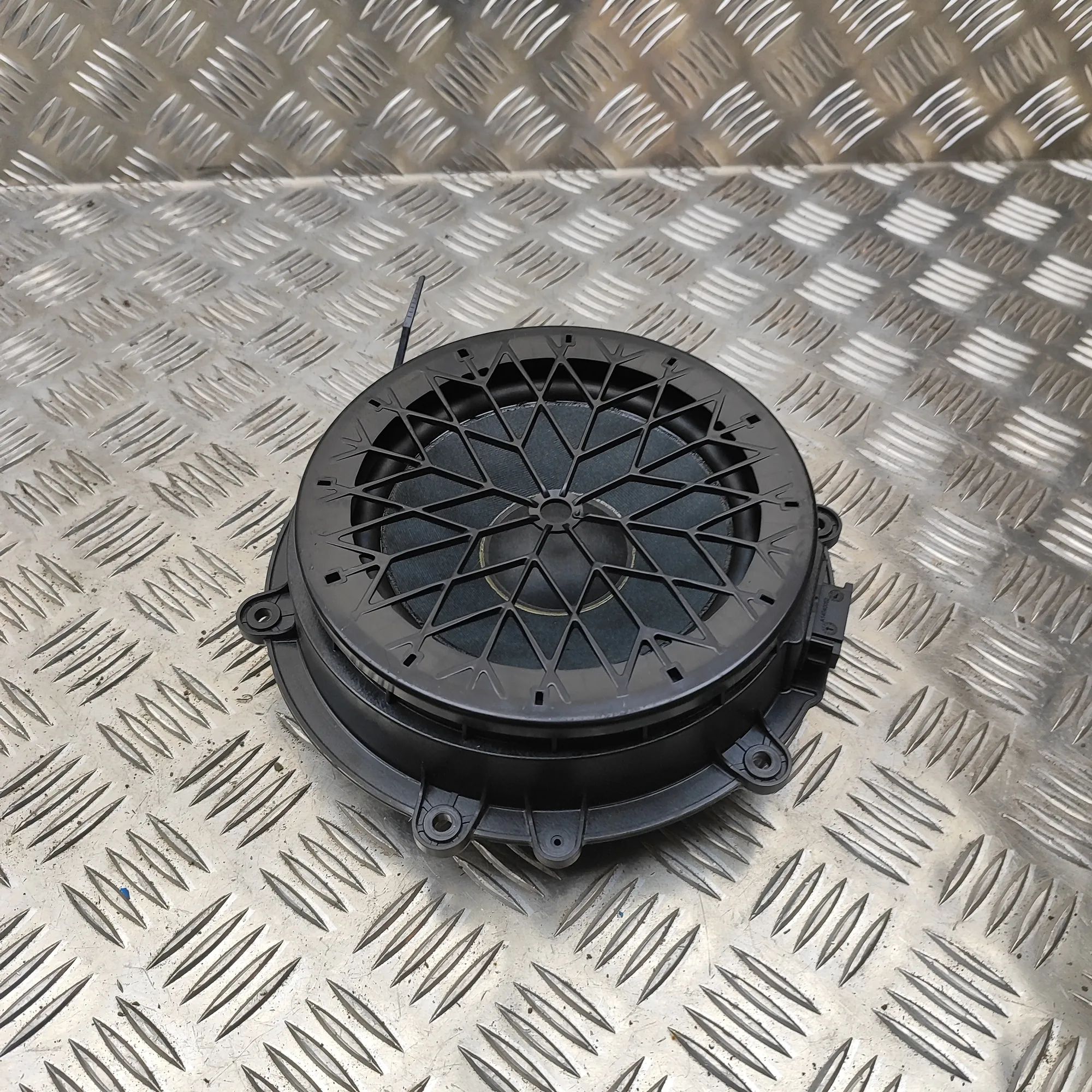 Porsche Cayenne Rear Right Door Speaker Rear Right Door Speaker — PORSCHE CAYENNE (Coup...