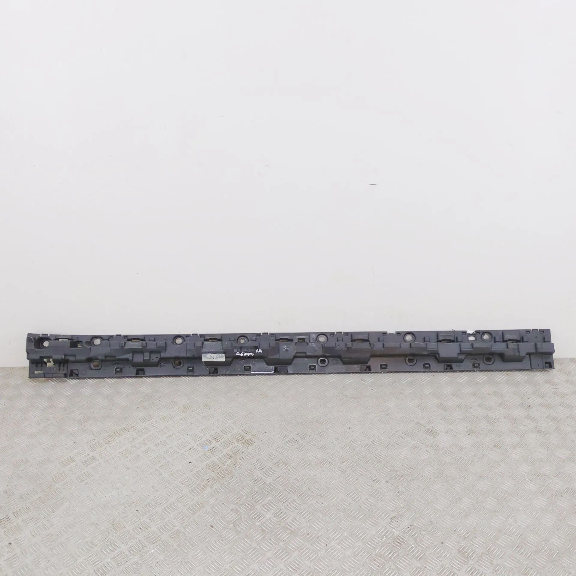 BMW X5 (G05) Side skirt bracket Side skirt bracket — BMW X5 (G05) (2018-...) — ...
