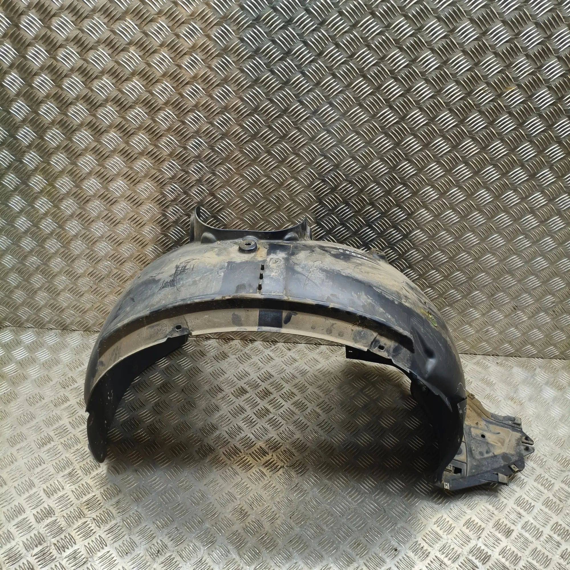 Skoda Octavia Front Right Arch Liner Front Right Arch Liner — SKODA OCTAVIA (IV Comb...