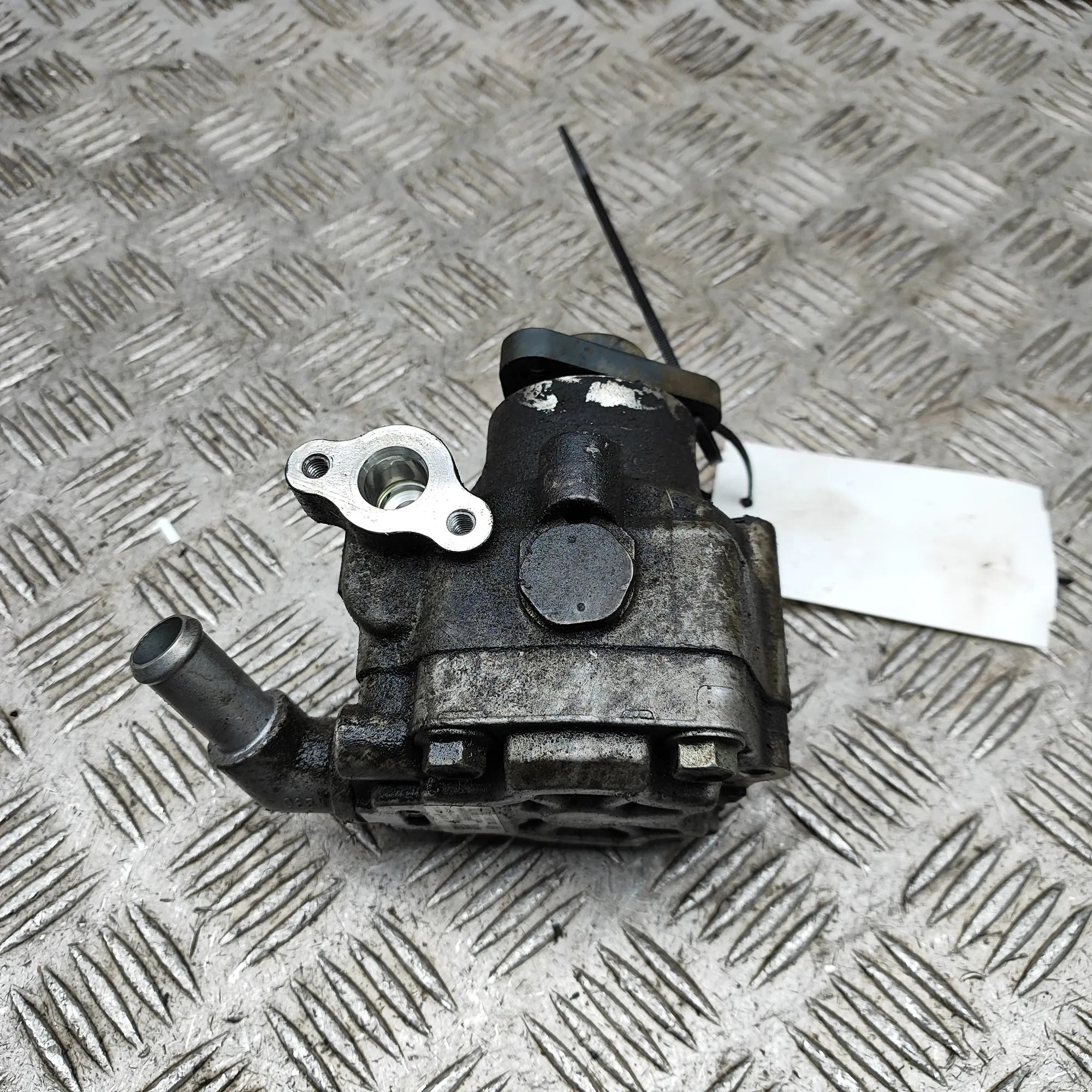 Volkswagen Transporter (T6, Caravelle, Multivan) Power-steering pump Power-steering pump — VW TRANSPORTER (VI T6 Min...