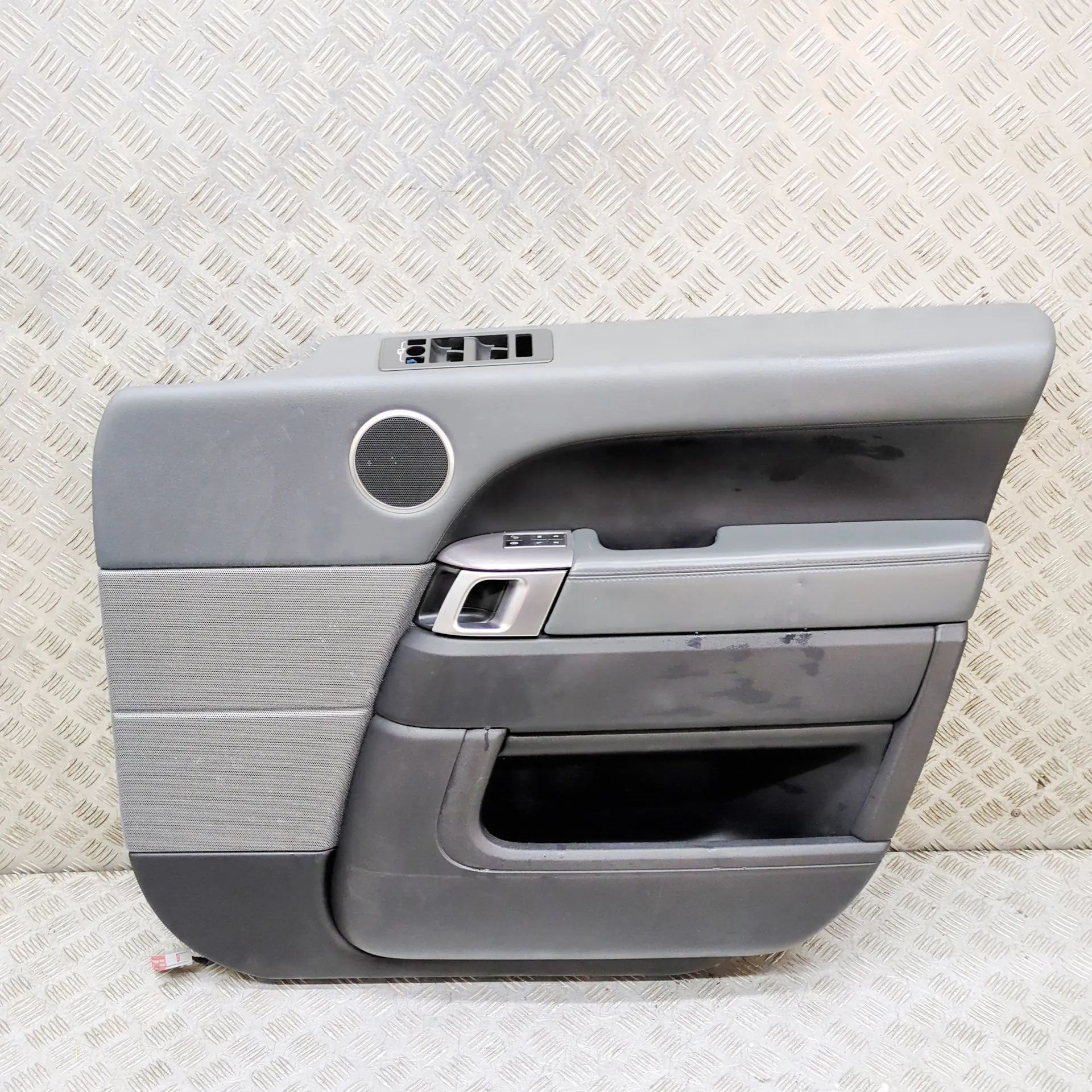 Land Rover Range Rover Sport (L494) Front Right Door Panel Front Right Door Panel — LAND ROVER RANGE ROVER...